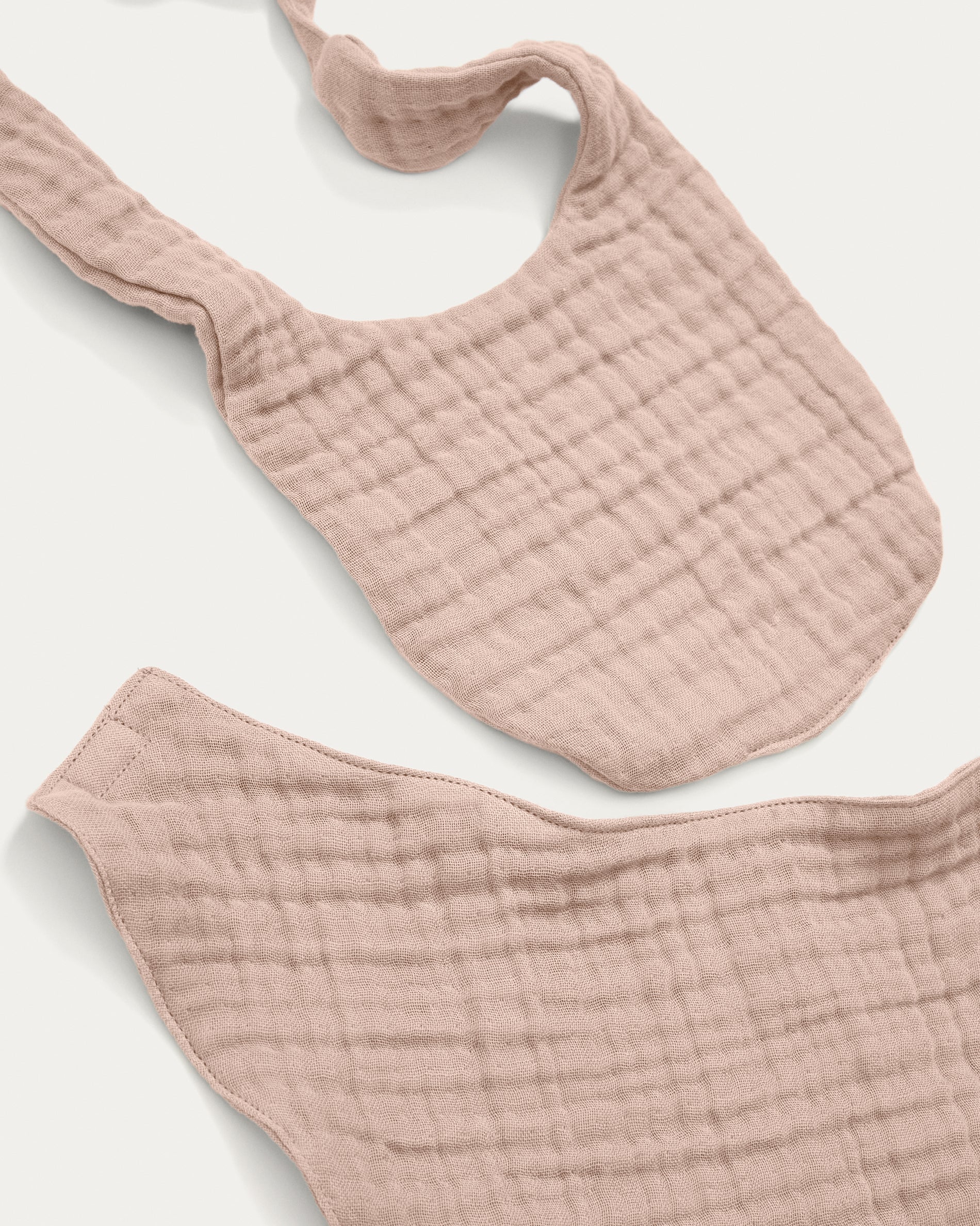 Prune pink bib and bandana set made of 100% organic cotton