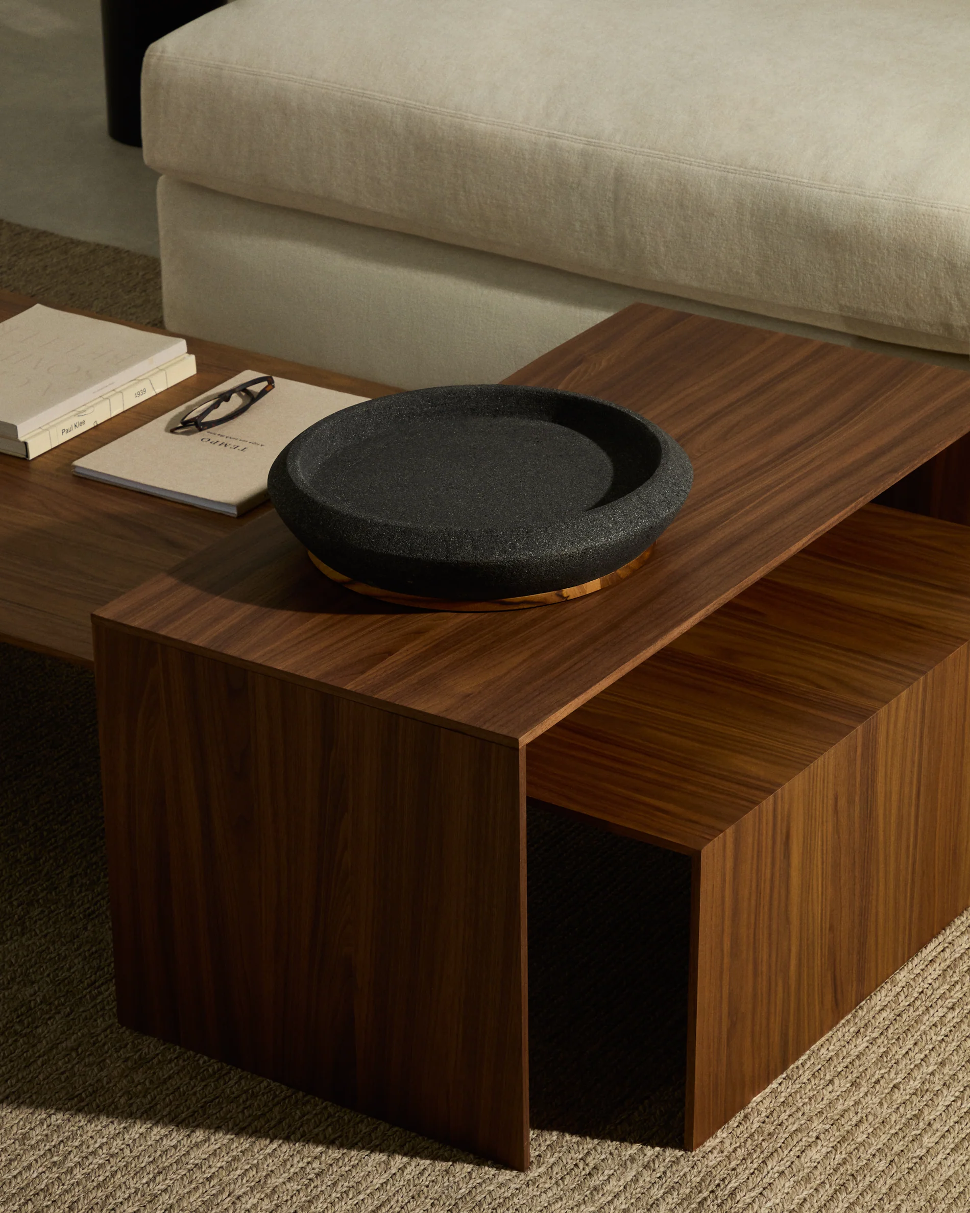 Naro centrepiece in black stone and teak wood Ø38cm