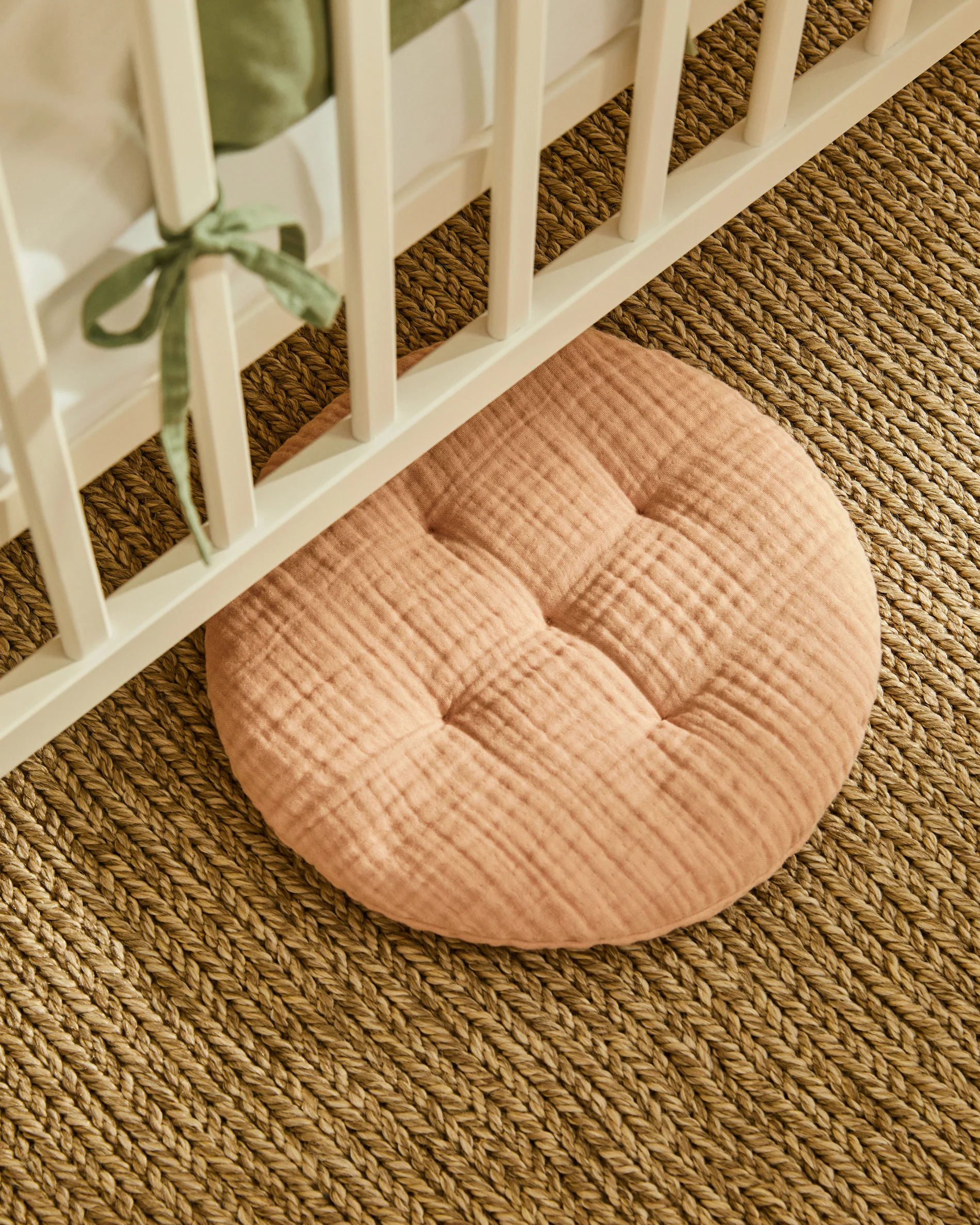 Laily pink cushion made of 100% organic cotton, Ø30 cm