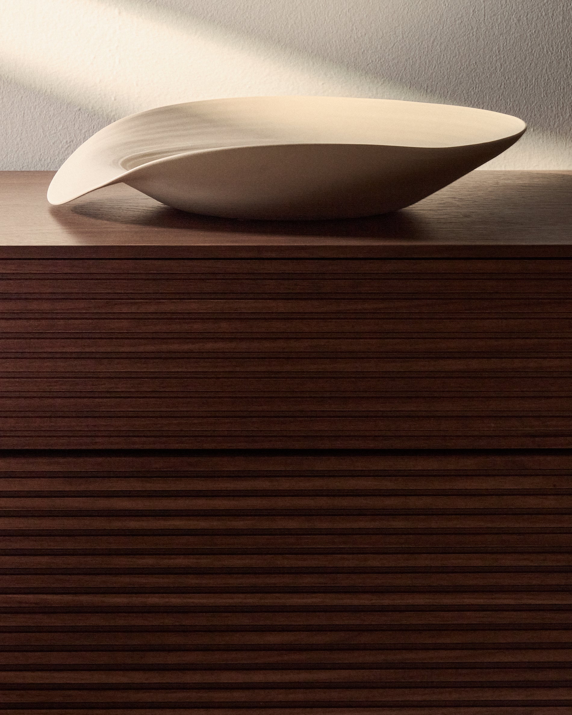 Ebenor beige ceramic centerpiece Ø 40 cm