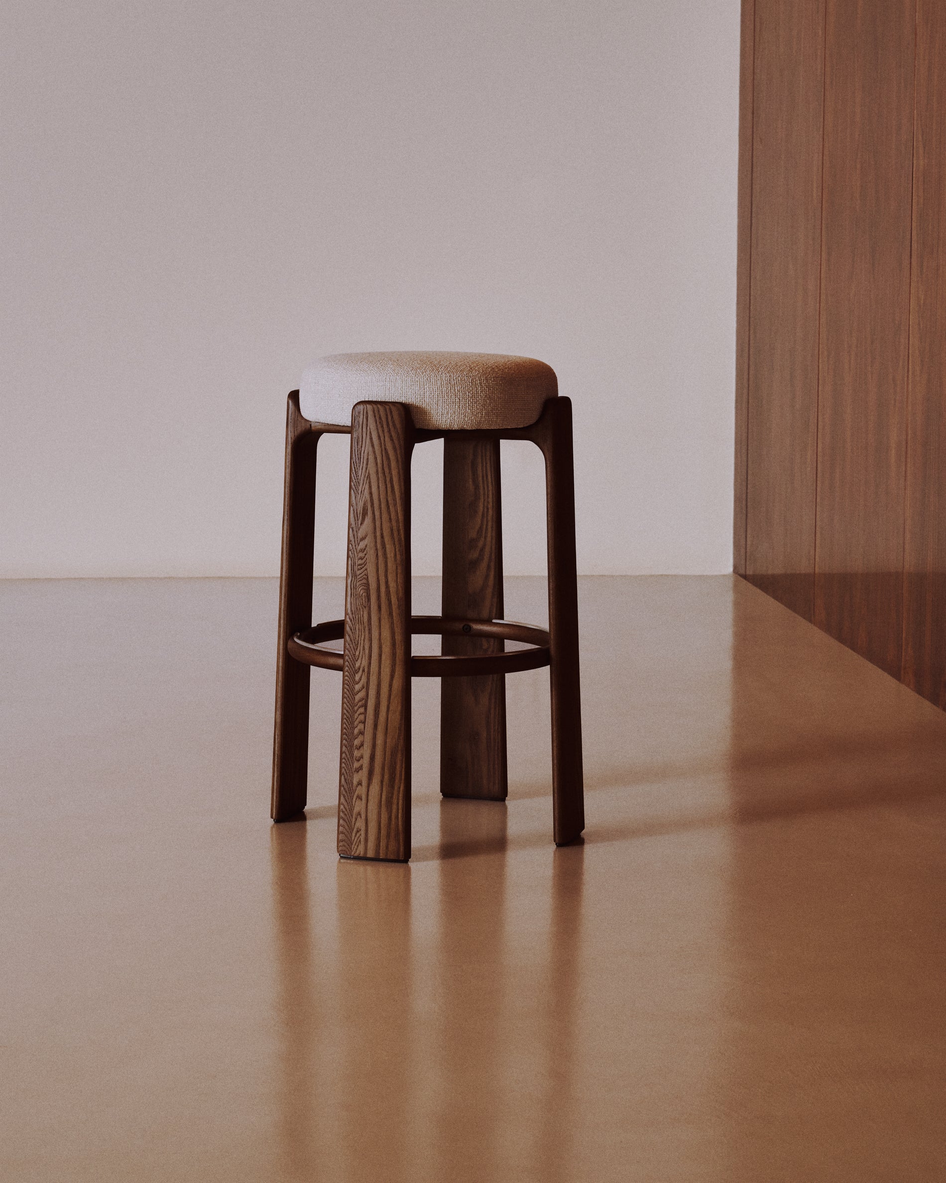 Granite stool in beige chenille and solid ash wood with walnut-coloured finish FSC 100% 75cm