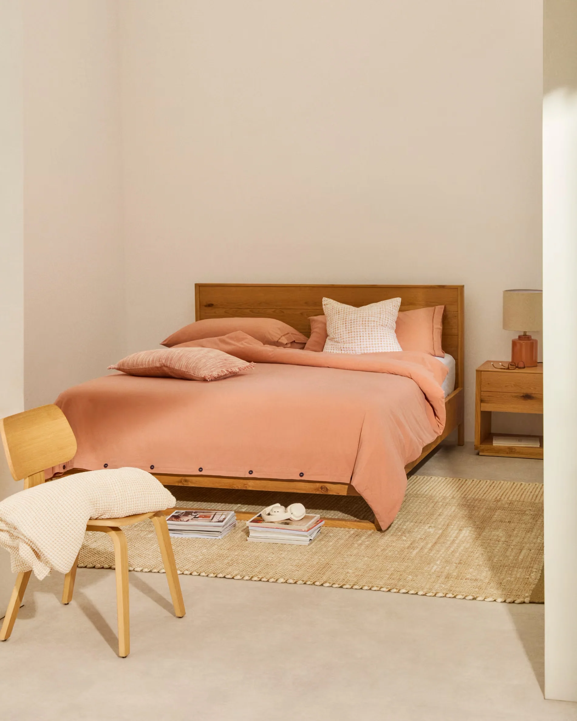 Alguema bed in oak veneer with natural finish for 180 x 200cm mattress