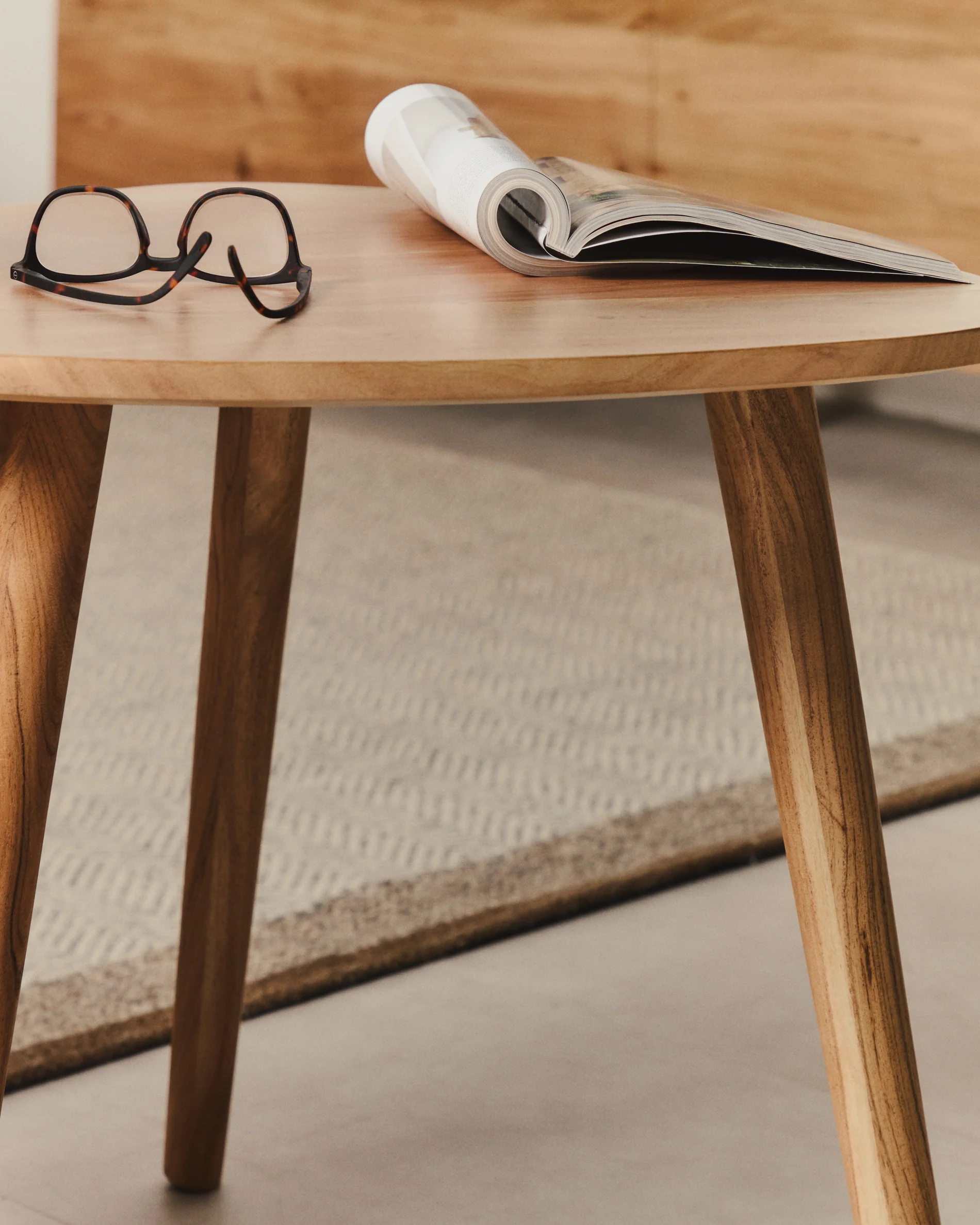 Duvani set of 2 side tables in solid acacia wood with bleached finish