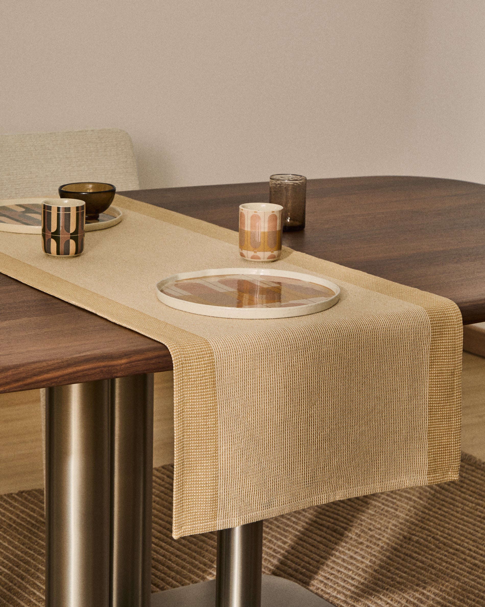 Julnet dinner plate in brown ceramic