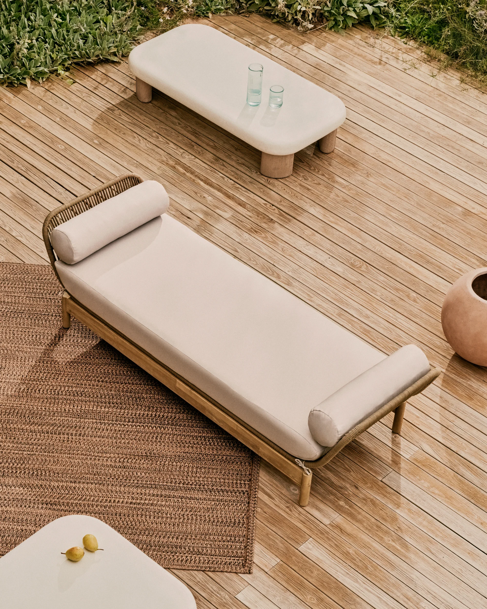 Catalina sun lounger, in beige cord and solid FSC 100% acacia wood