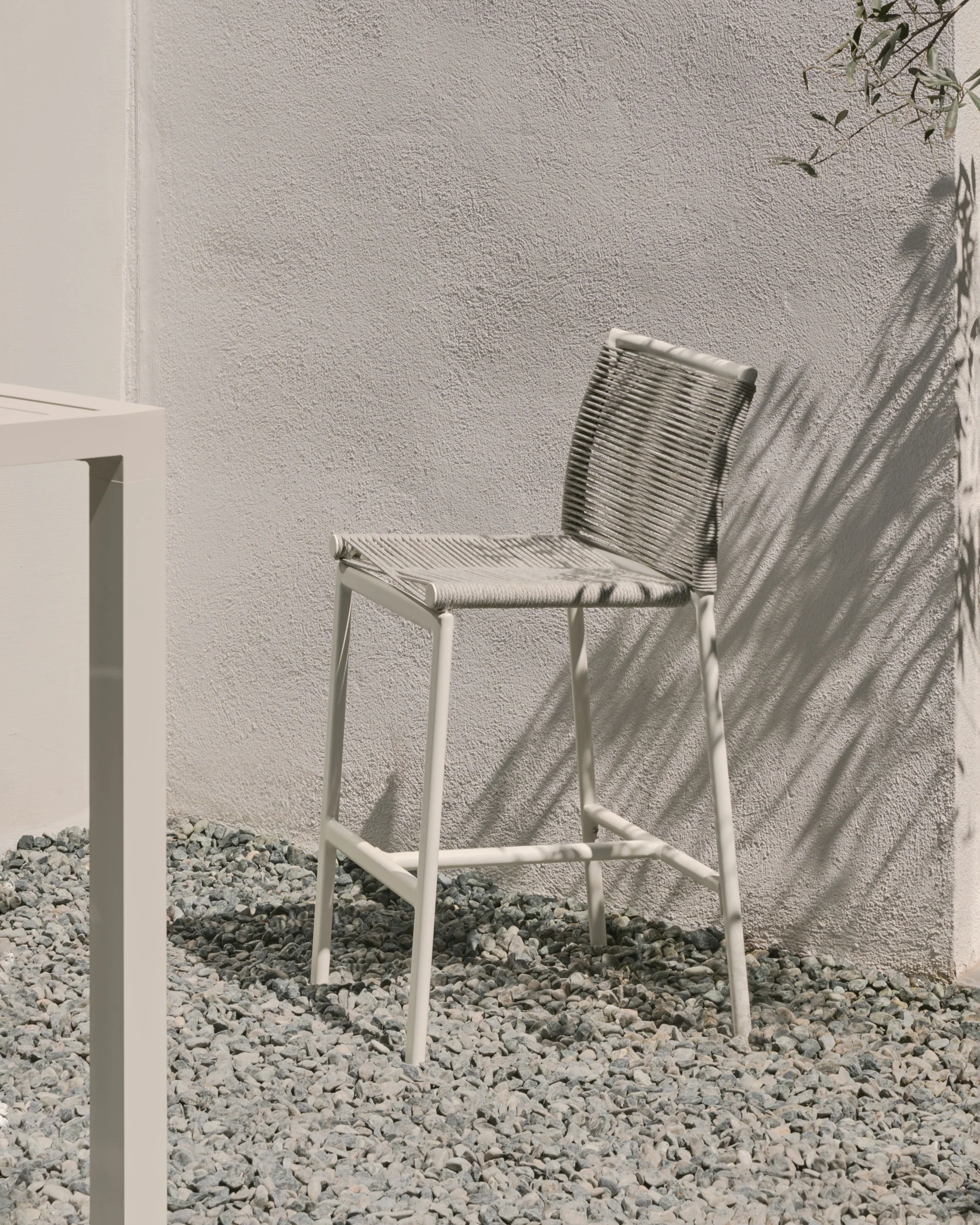 Culip outdoor stool made of rope cord and white aluminium, 65 cm