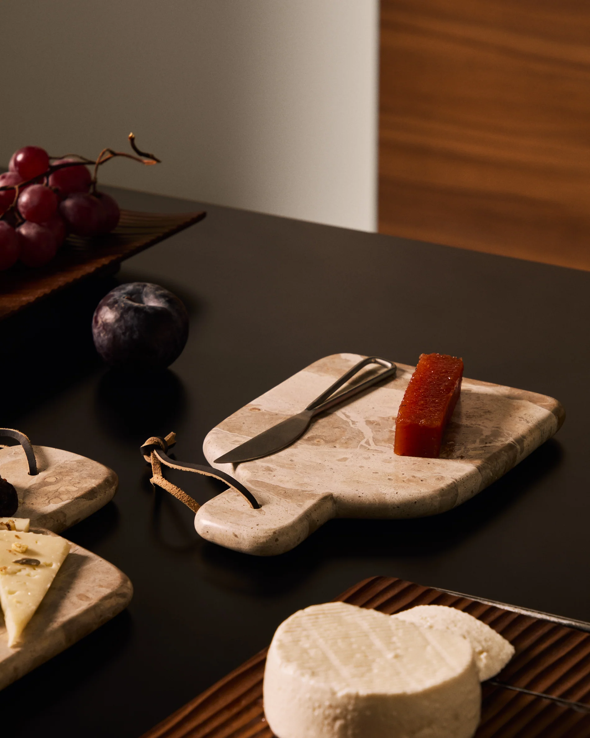 Emilse small cutting board and beige marble knife set