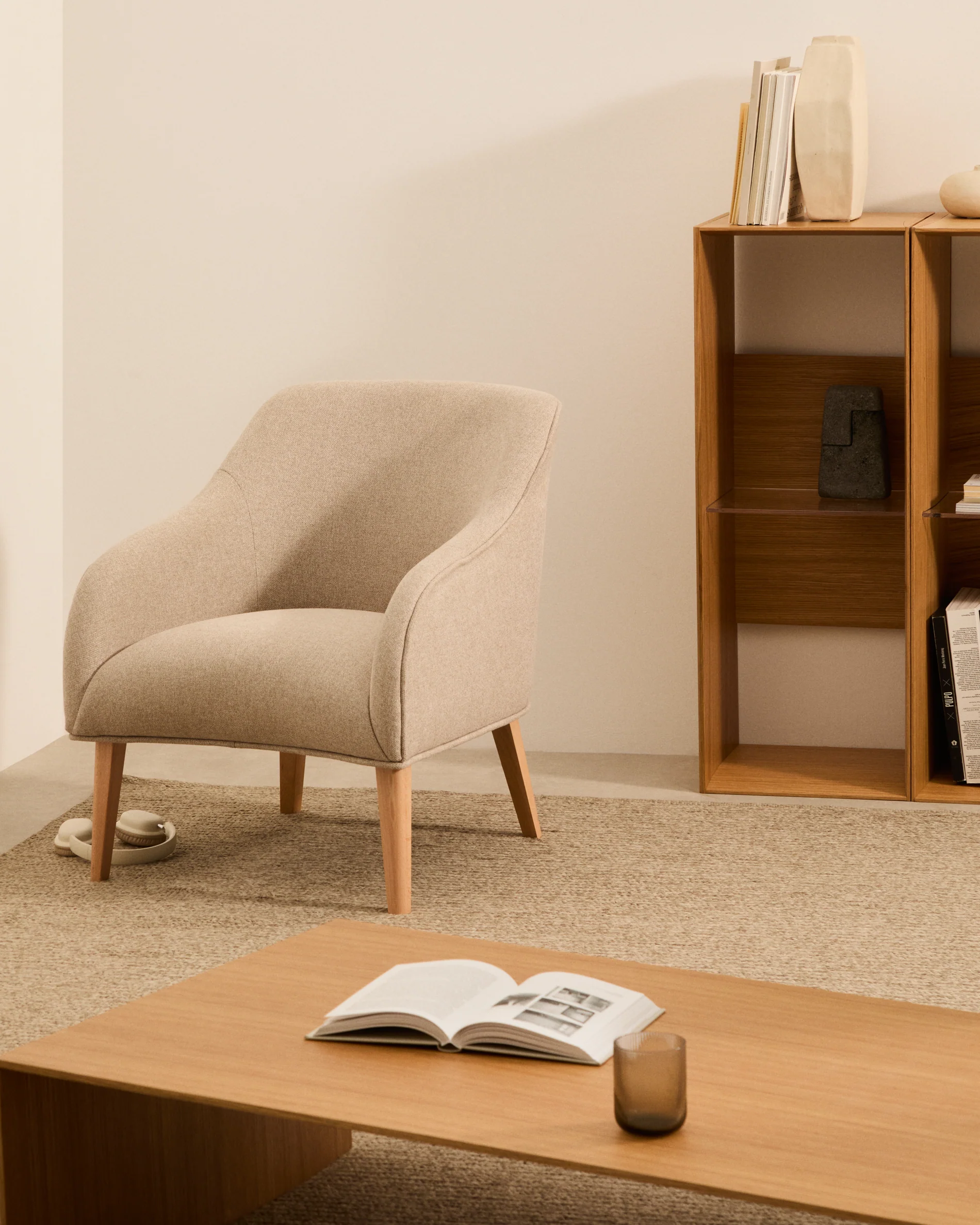 Bobly armchair in beige and with solid beech wood in a natural finish