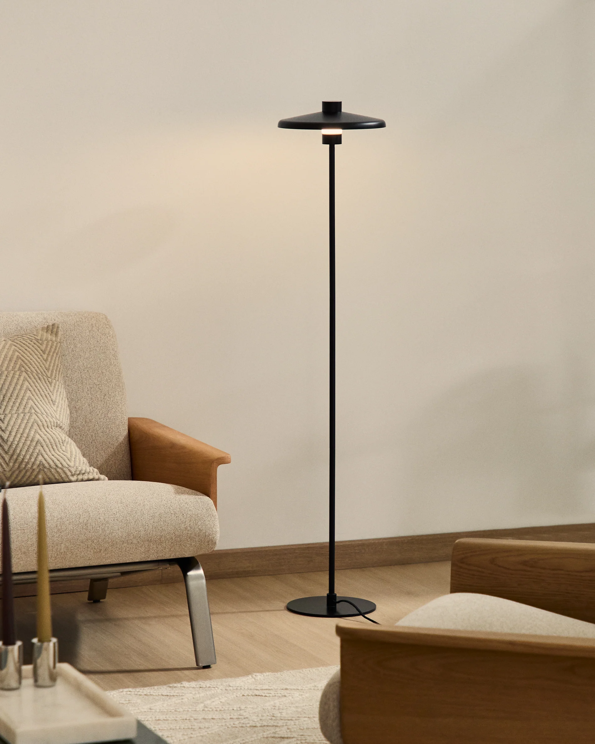 Nuvira floor lamp in black satin metal