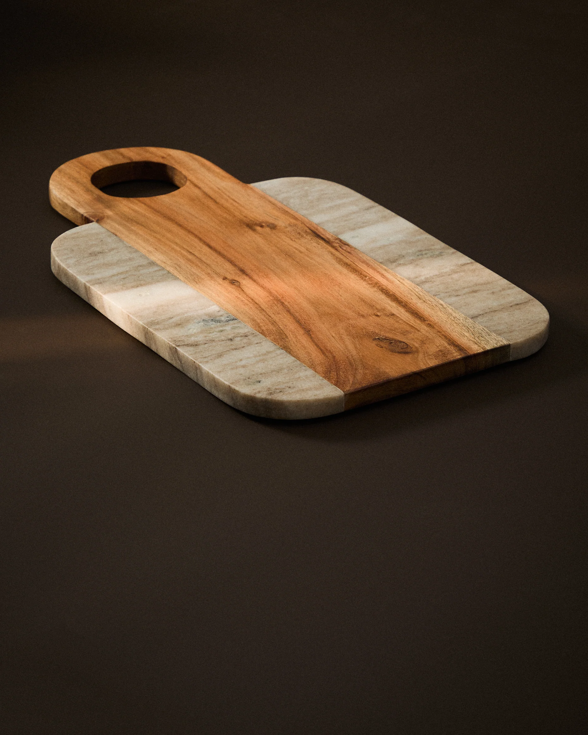 Nuvir serving board in beige marble and solid acacia wood