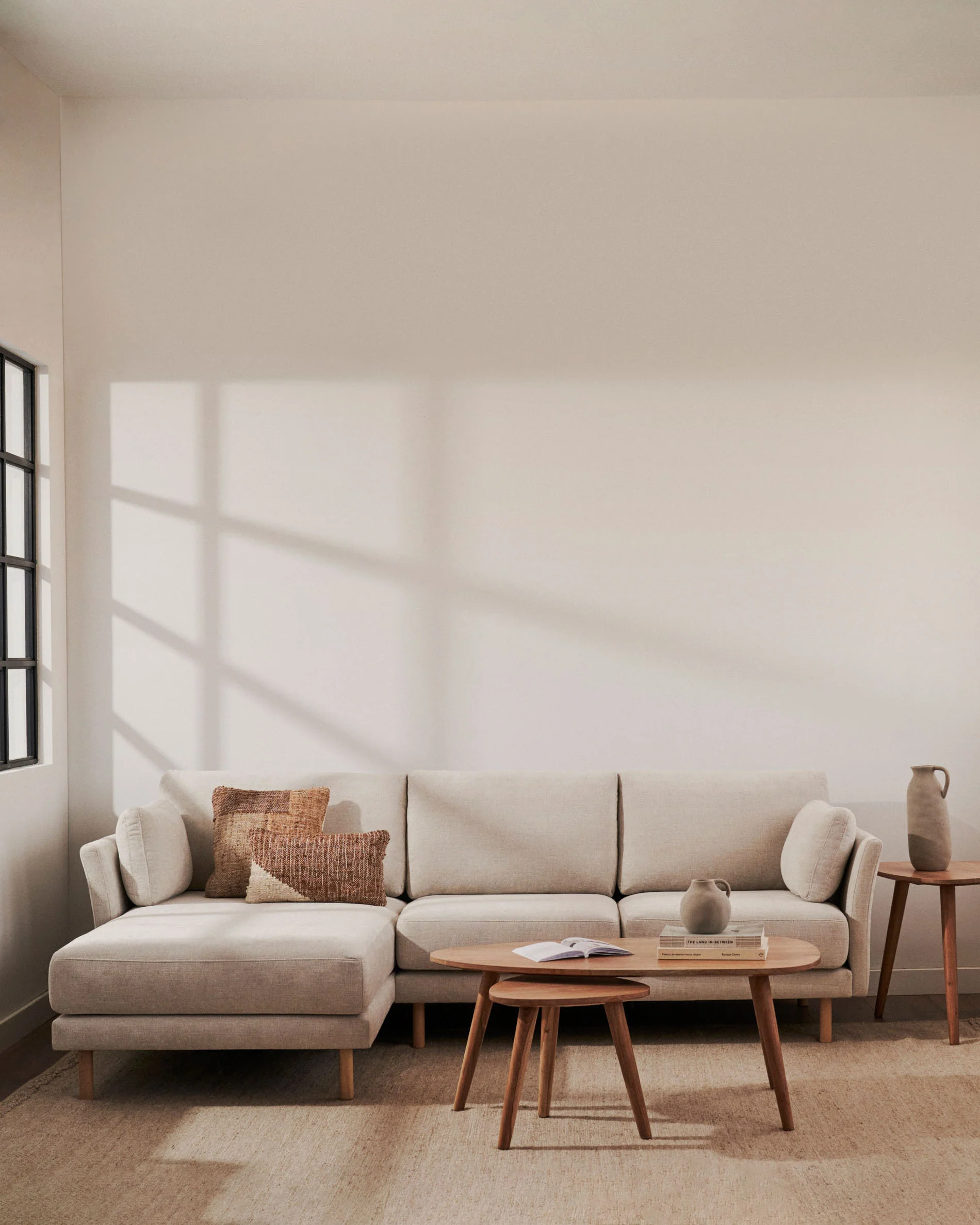 Gilma 3 seater sofa w/ right/left-hand chaise longue in chenille pearl, natural legs, 260 cm