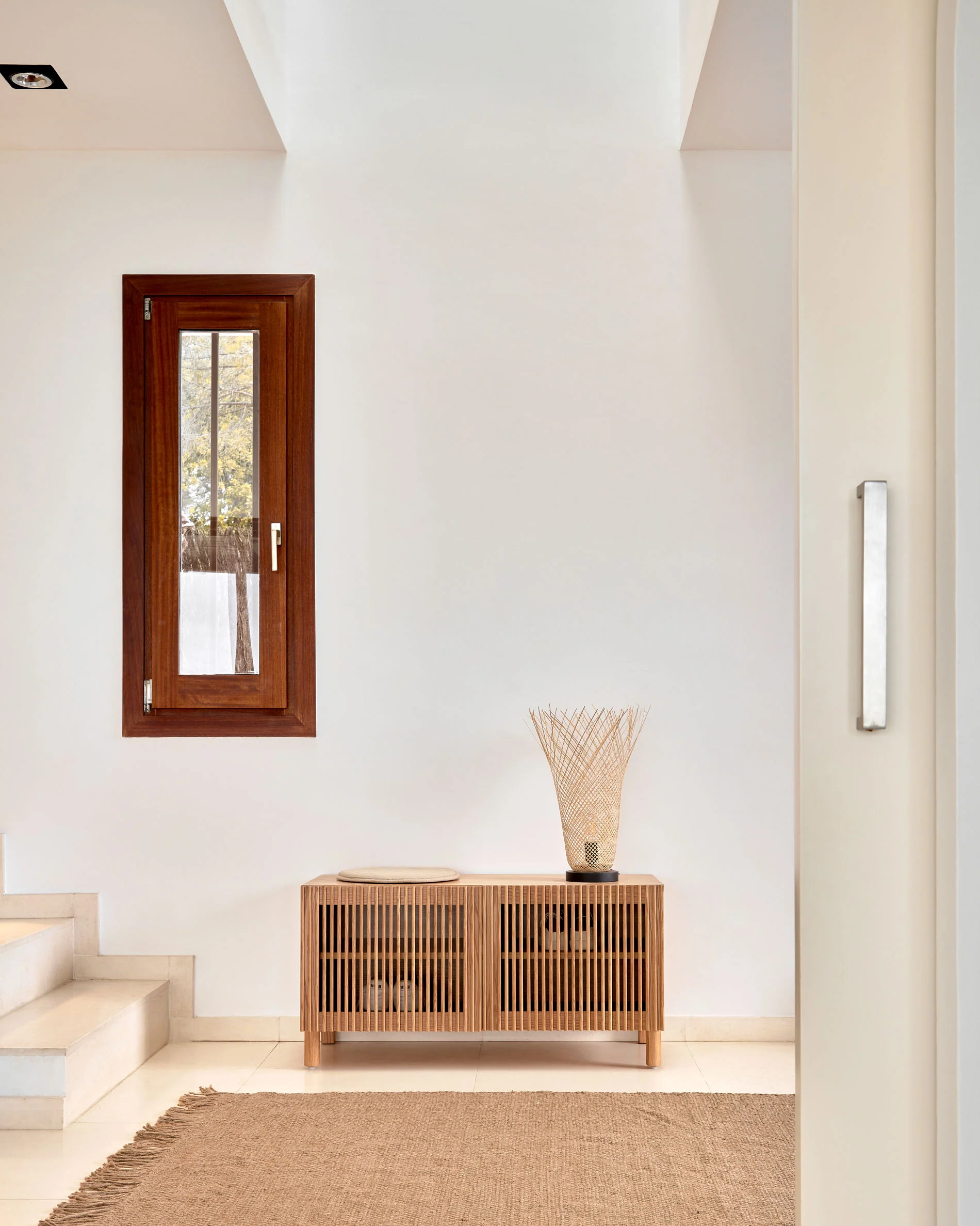 Beyla 2-door shoe rack in solid ash wood and ash veneer 98.5 cm FSC 100%