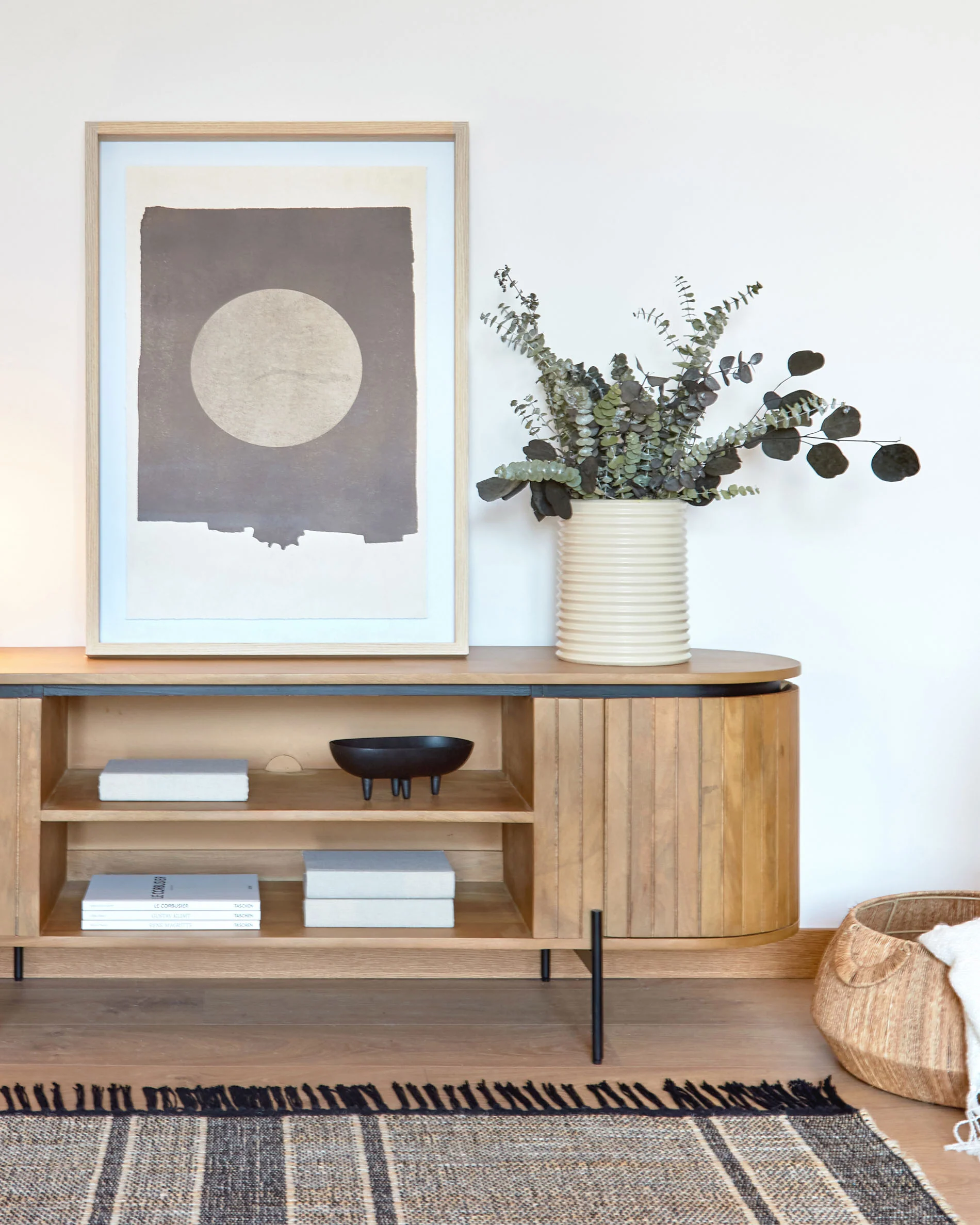 Naira circular picture in black 60 x 90 cm