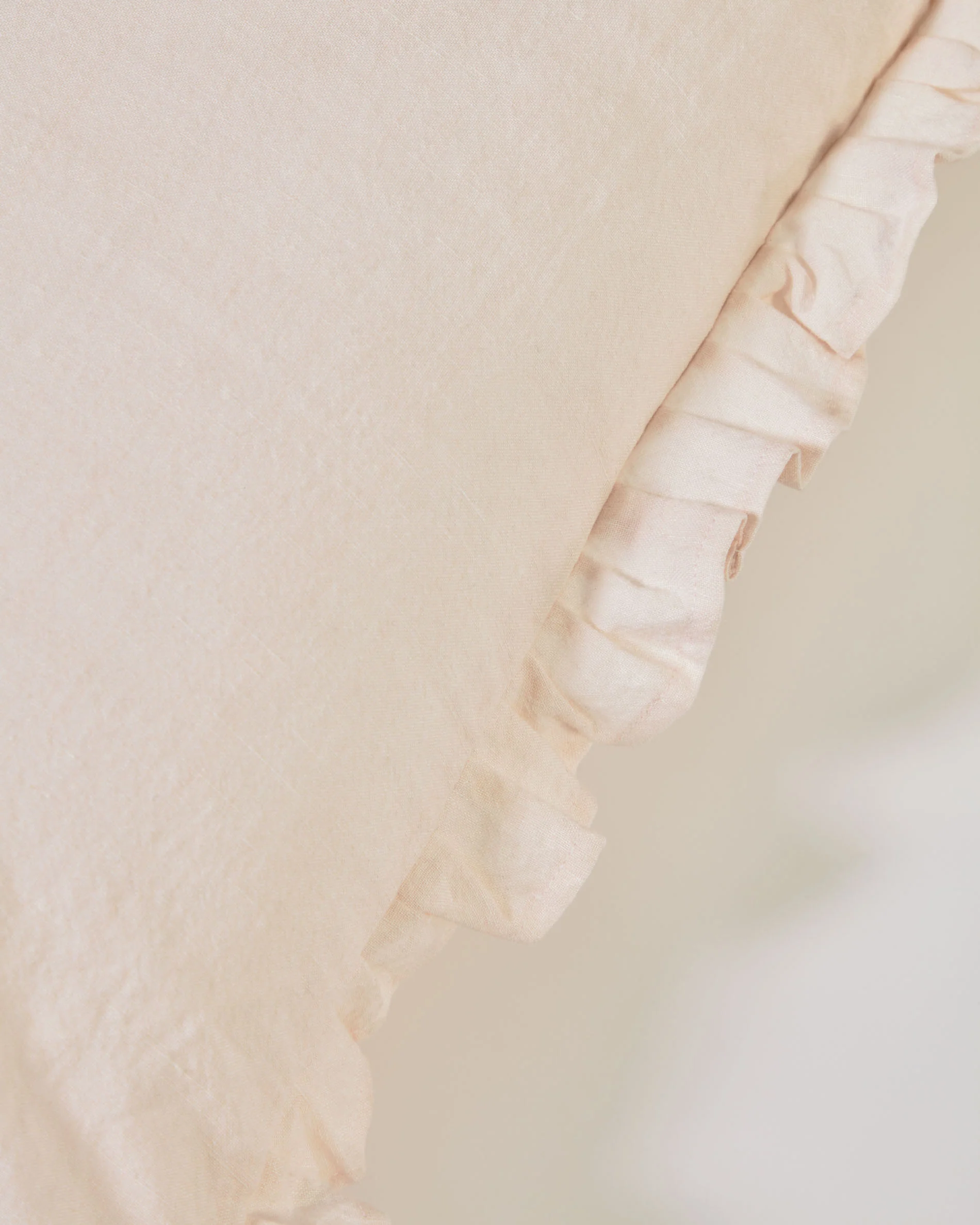 Nacha cotton and linen cushion cover in pink 45 x 45 cm