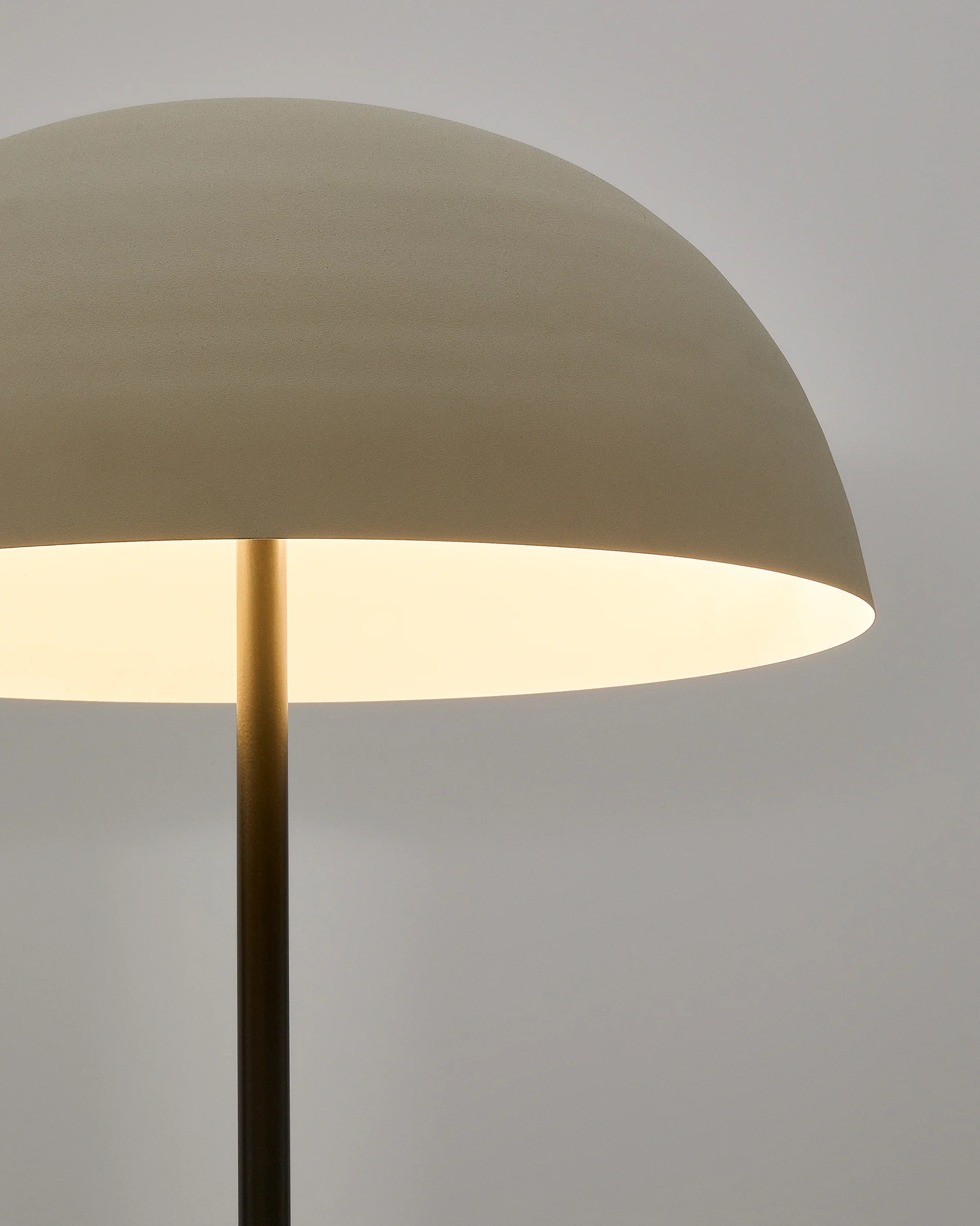 Nibla black metal floor lamp with white clay-effect shade