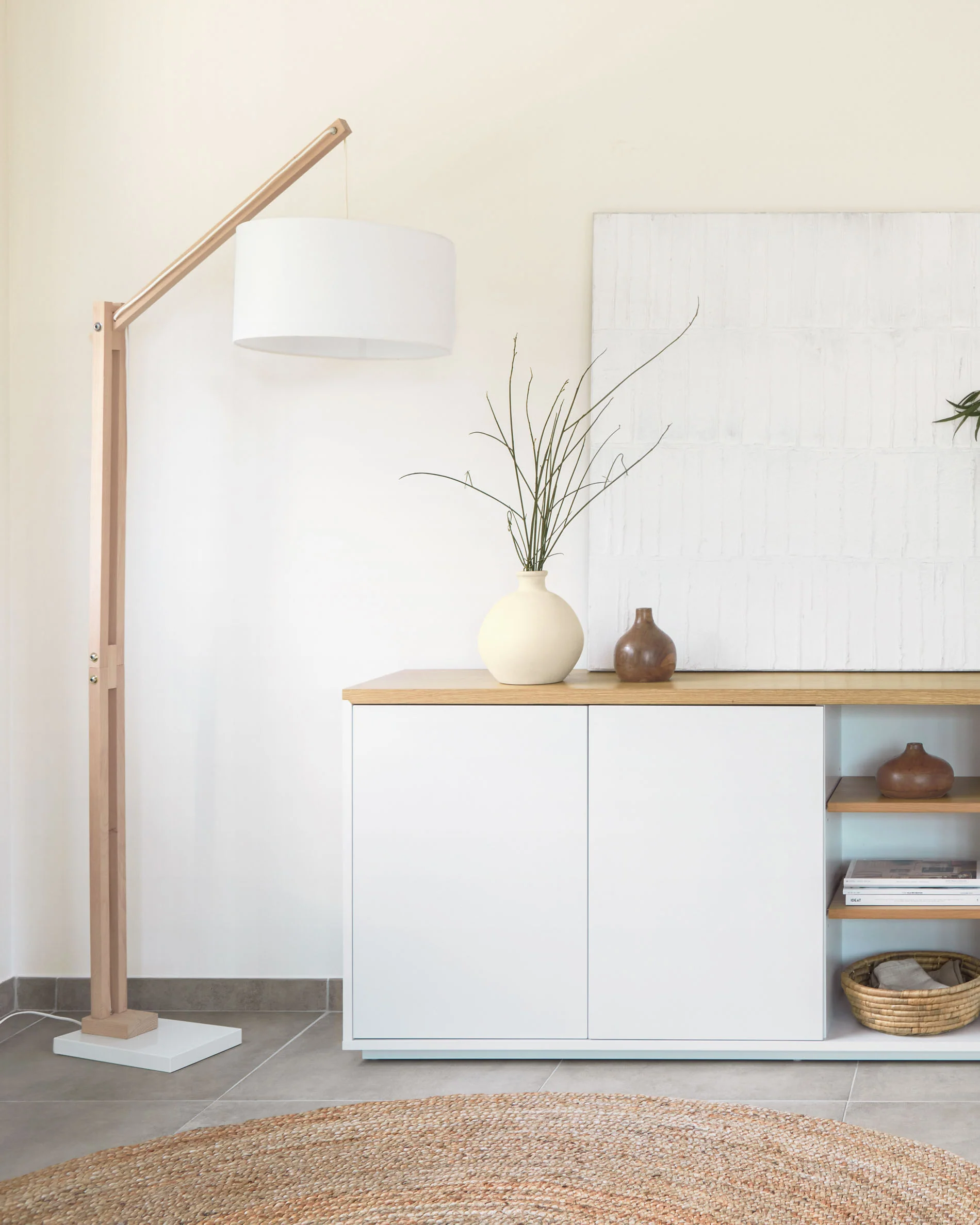 Riaz floor lamp in beech wood with white lampshade