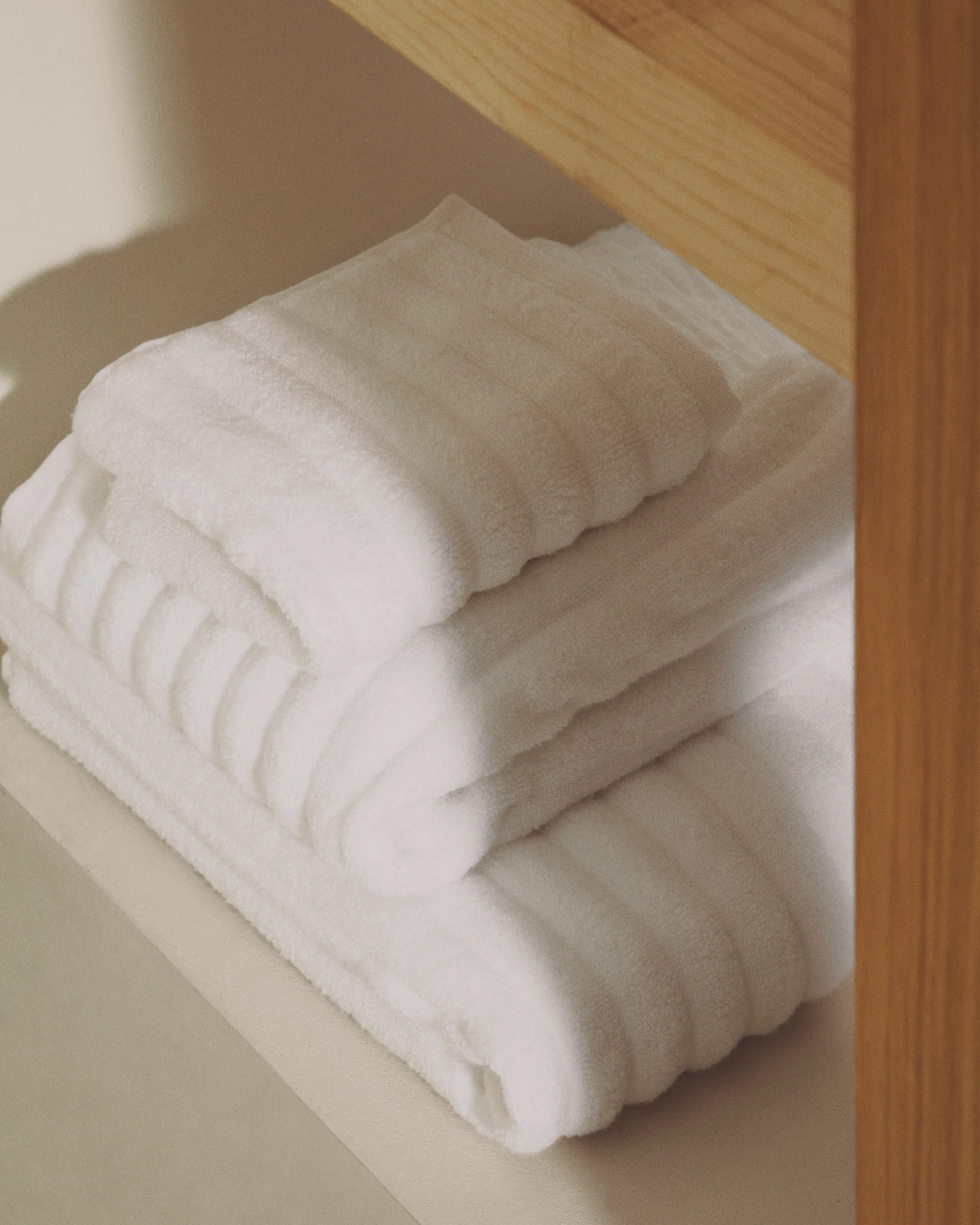 Navira 100% cotton white bath towel 70 x 140cm
