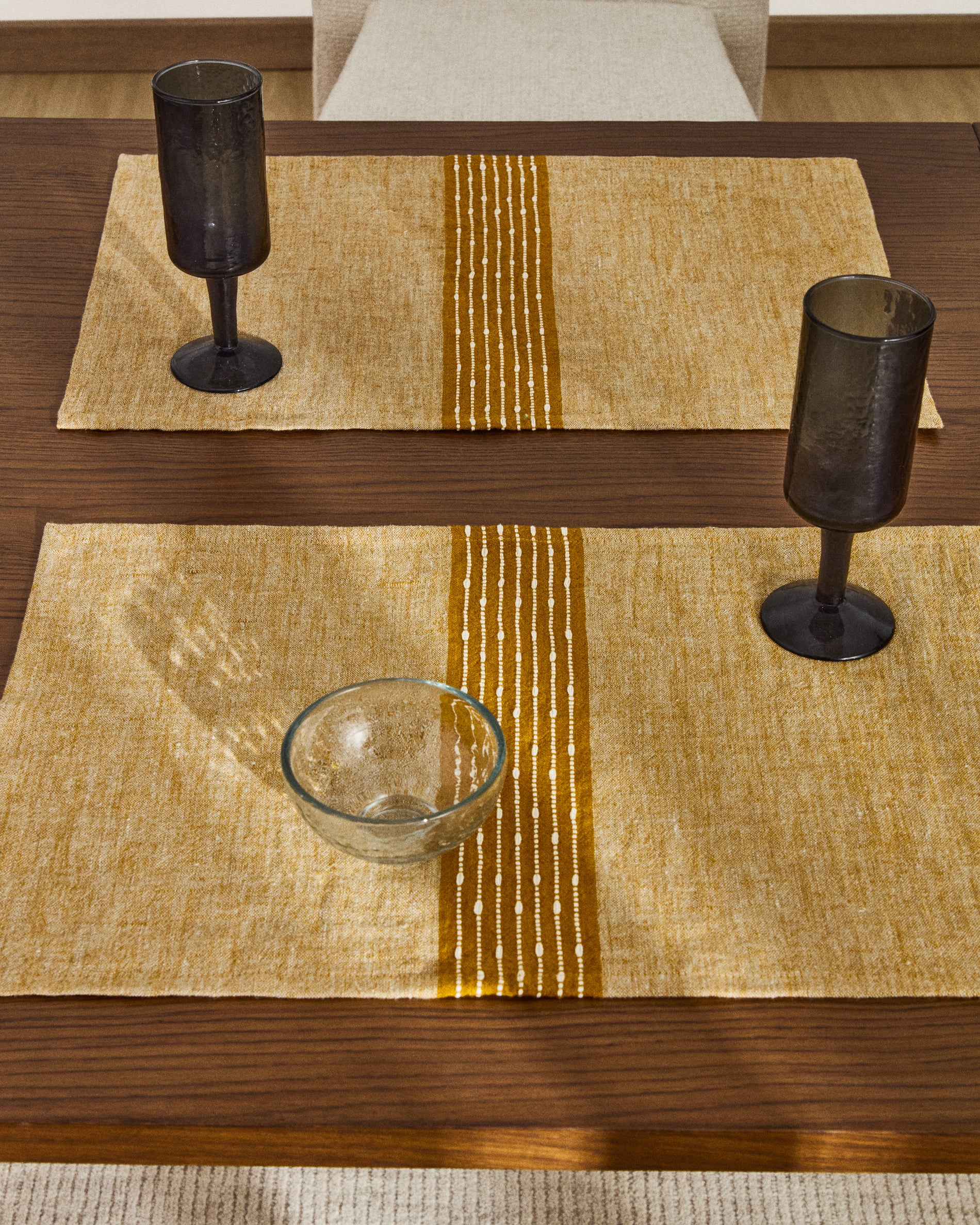 Calena set of 2 placemats linen jacquard with mustard central stripe 35 x 50 cm