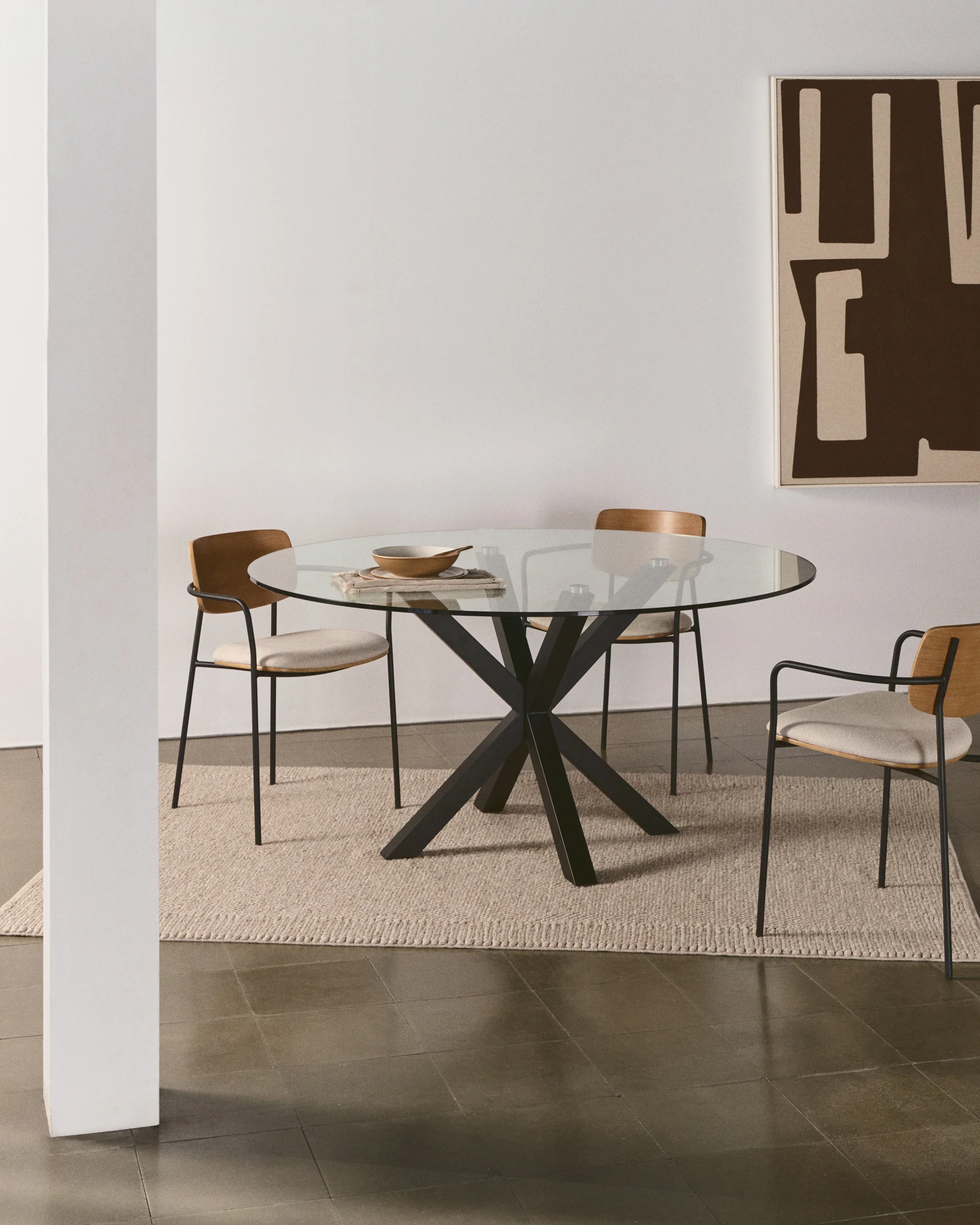 Argo round glass table with steel legs with black finish Ø 119 cm