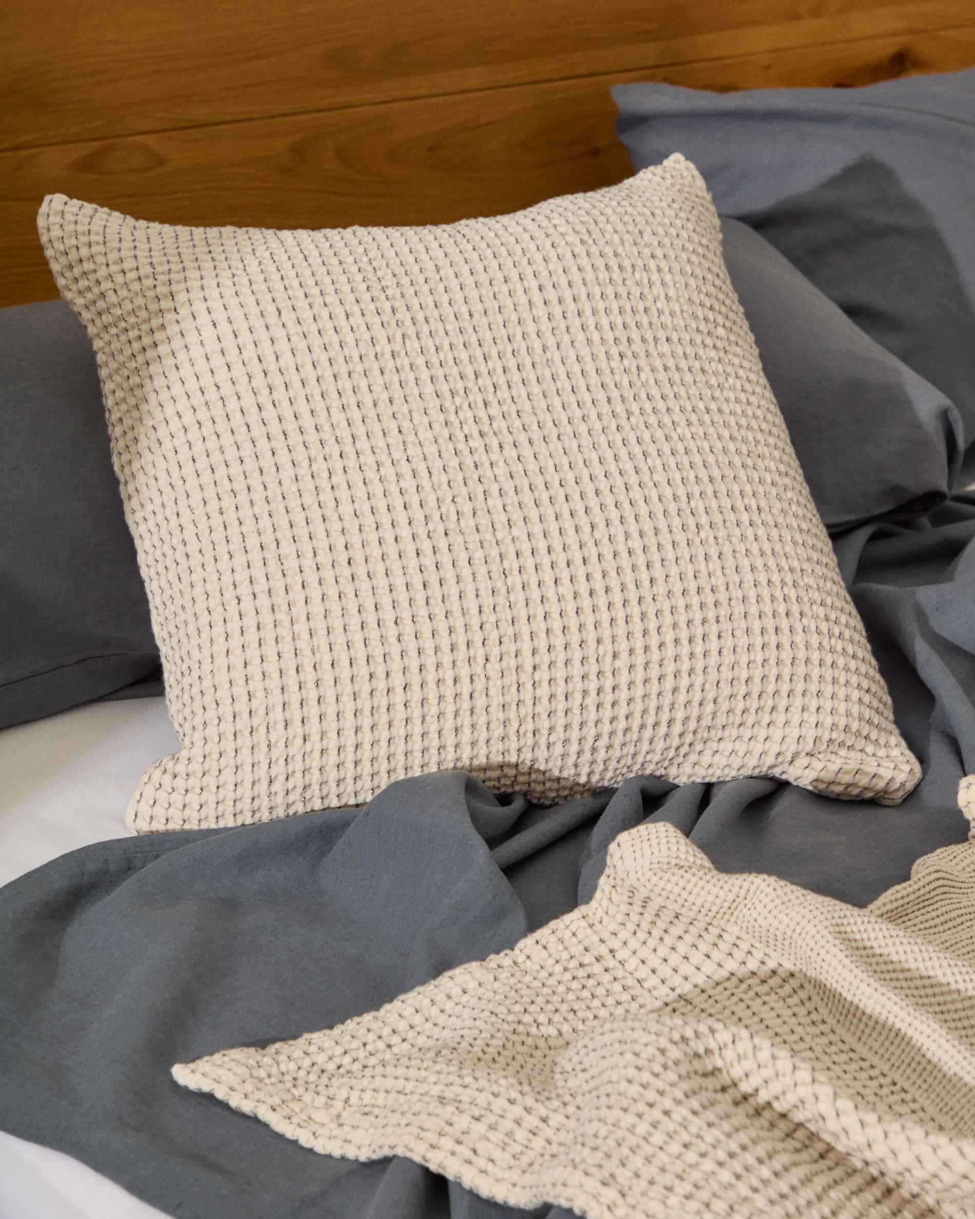 Mabile set of 2 blue striped jacquard cushions in 100% cotton 50 x 50cm