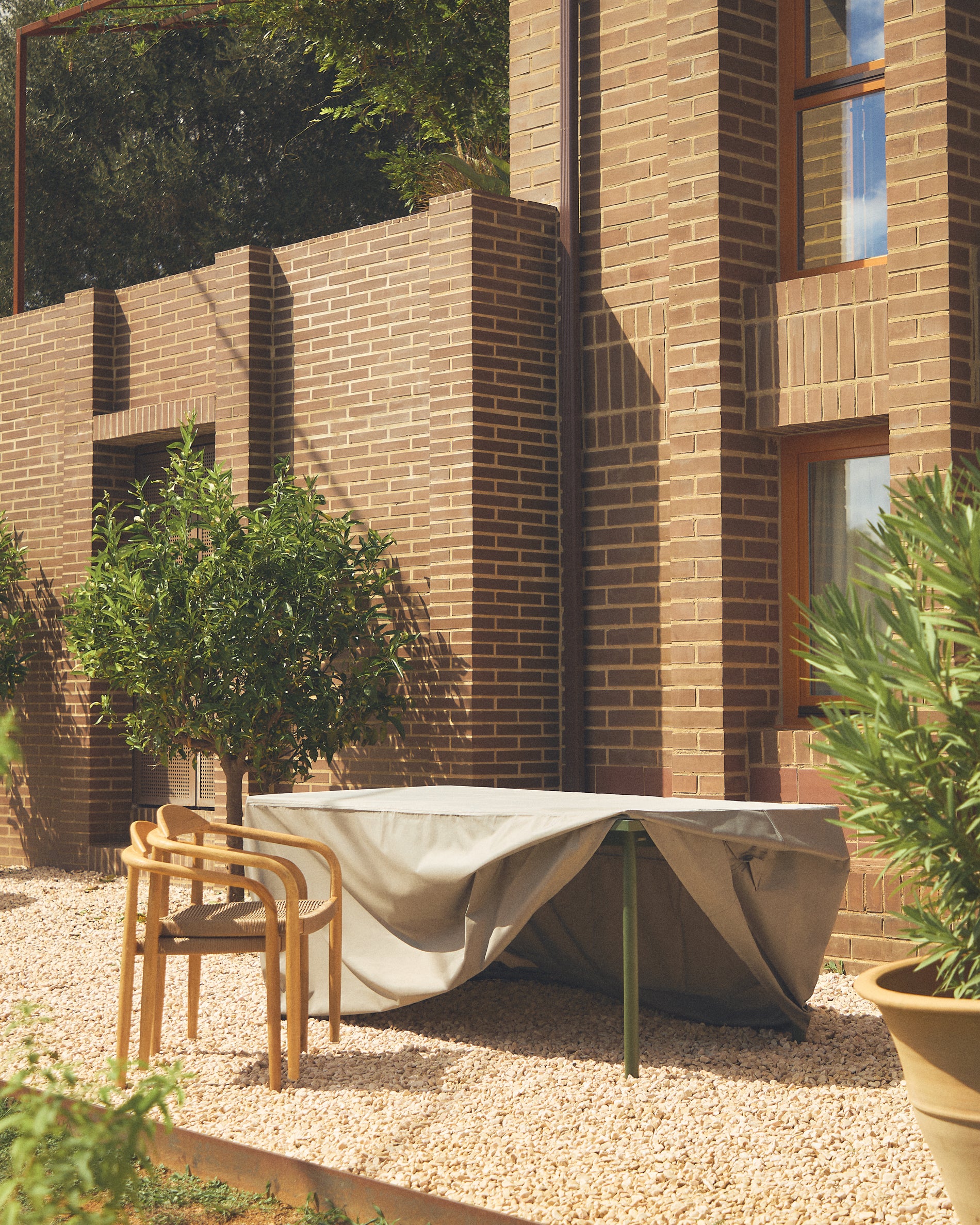 Iria protective cover for outdoor furniture max. 210 x 110 cm