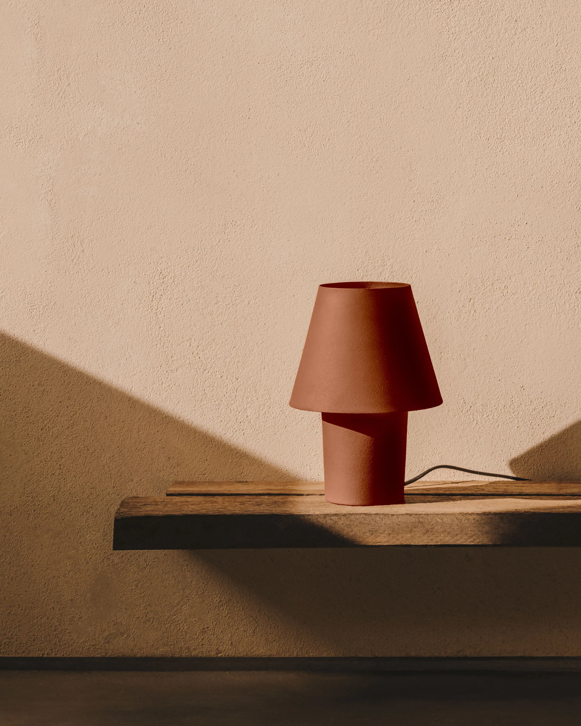 Canapost table lamp in metal with a terracotta painted finish