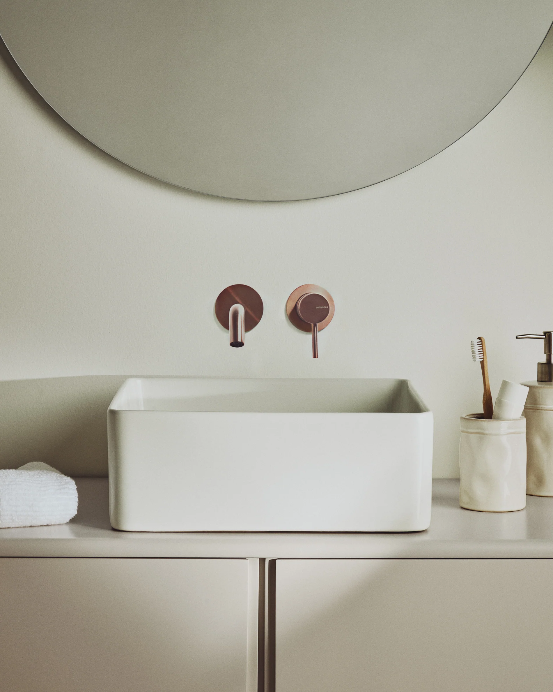 Ovara countertop basin in white glazed ceramic 36.5 x 36.5 cm