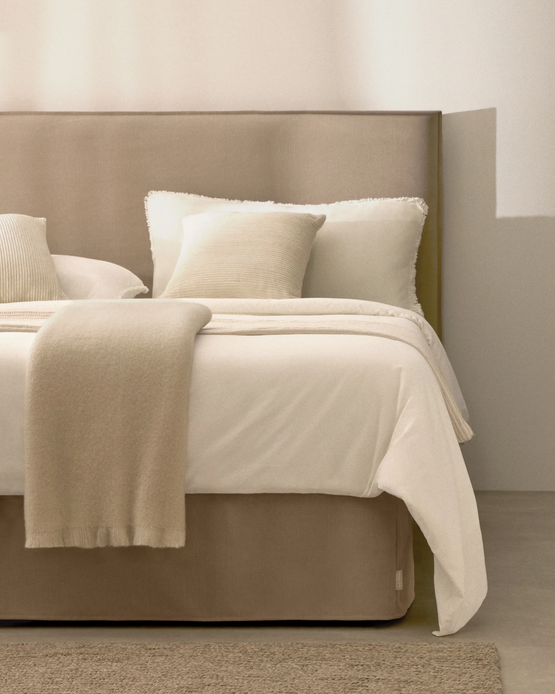 Jaira bed with removable linen and cotton cover in taupe for a 90 x 200 cm FSC Mix Credit mattress