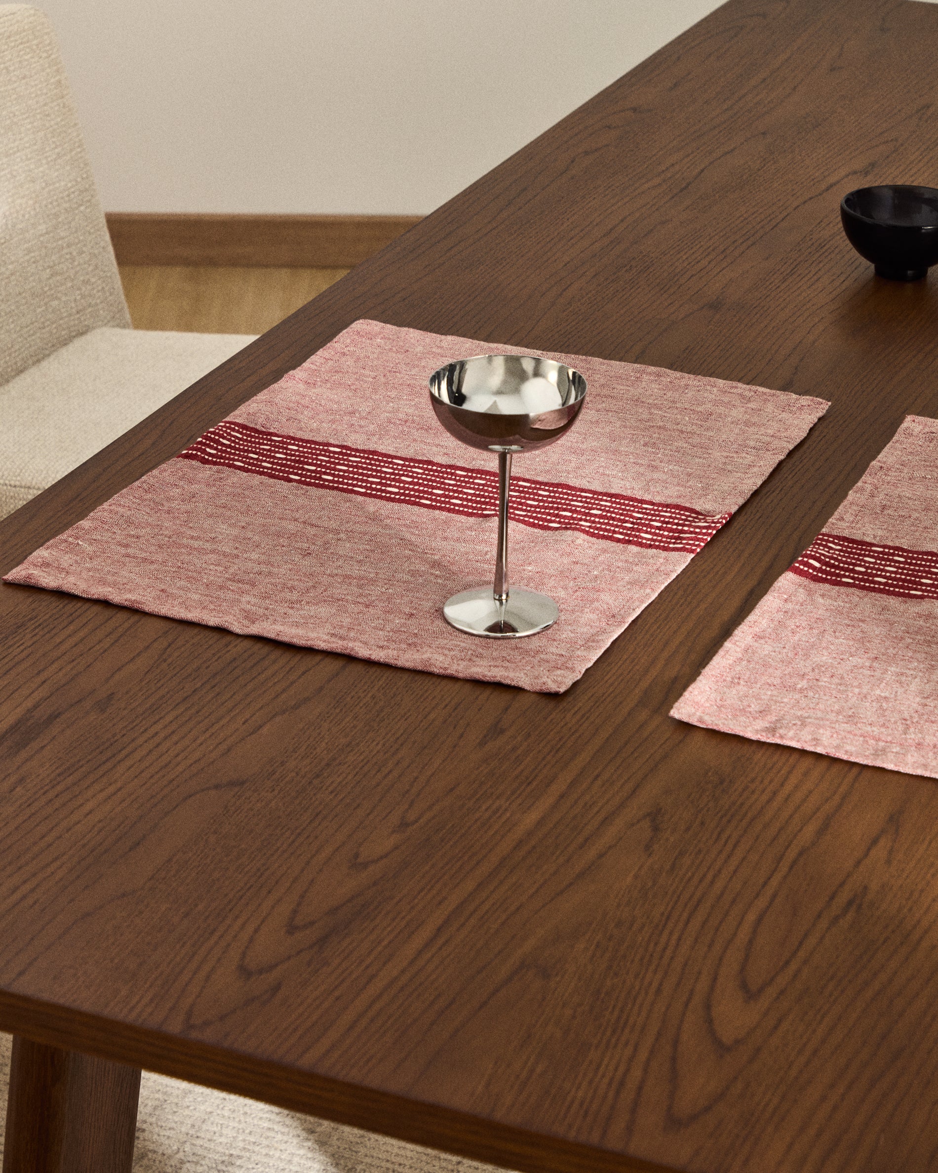 Calena set of 2 placemats linen jacquard with red central stripe 35 x 50 cm