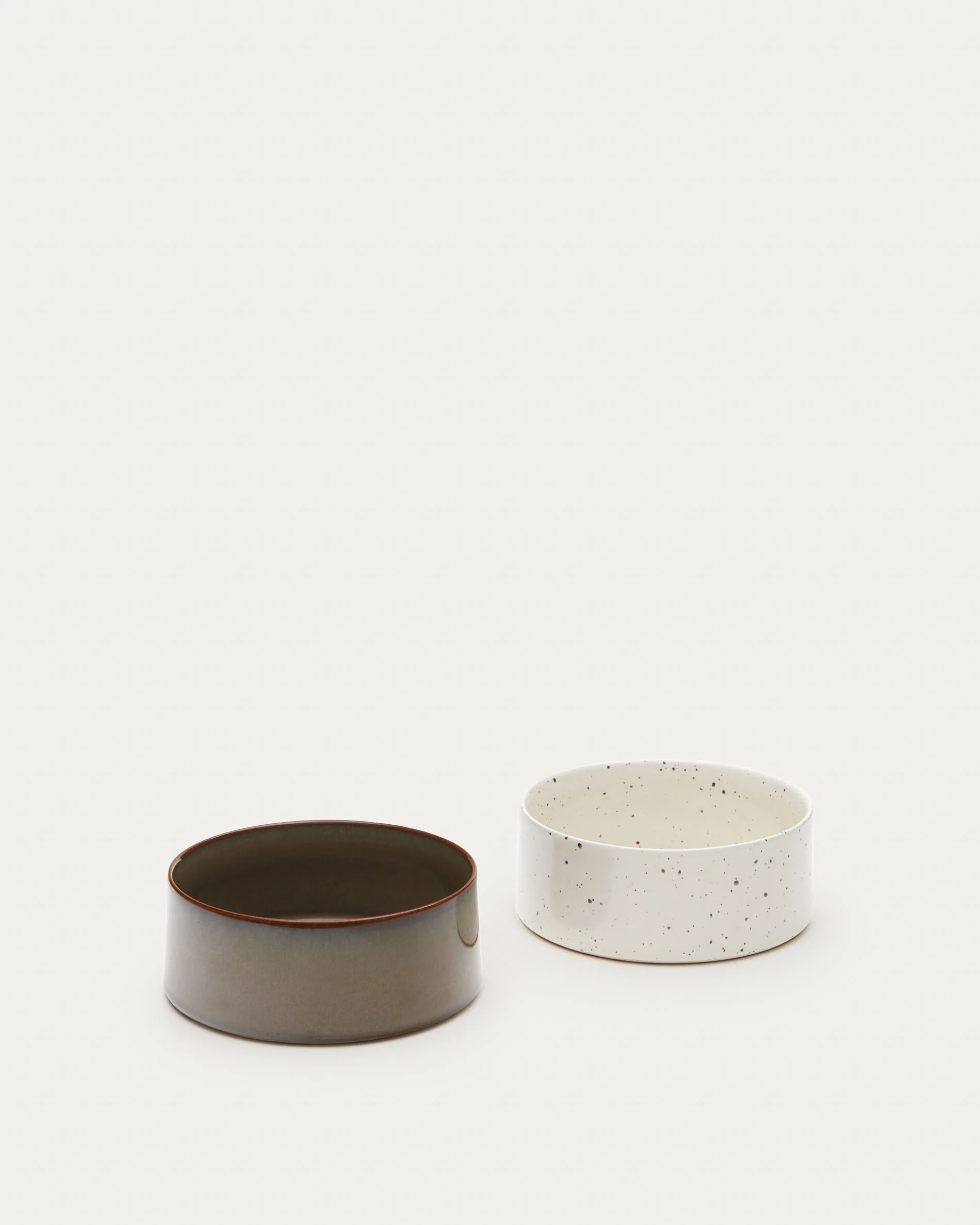 Dumbi set of 2 pet food and water bowls in white and brown Ø 14 cm