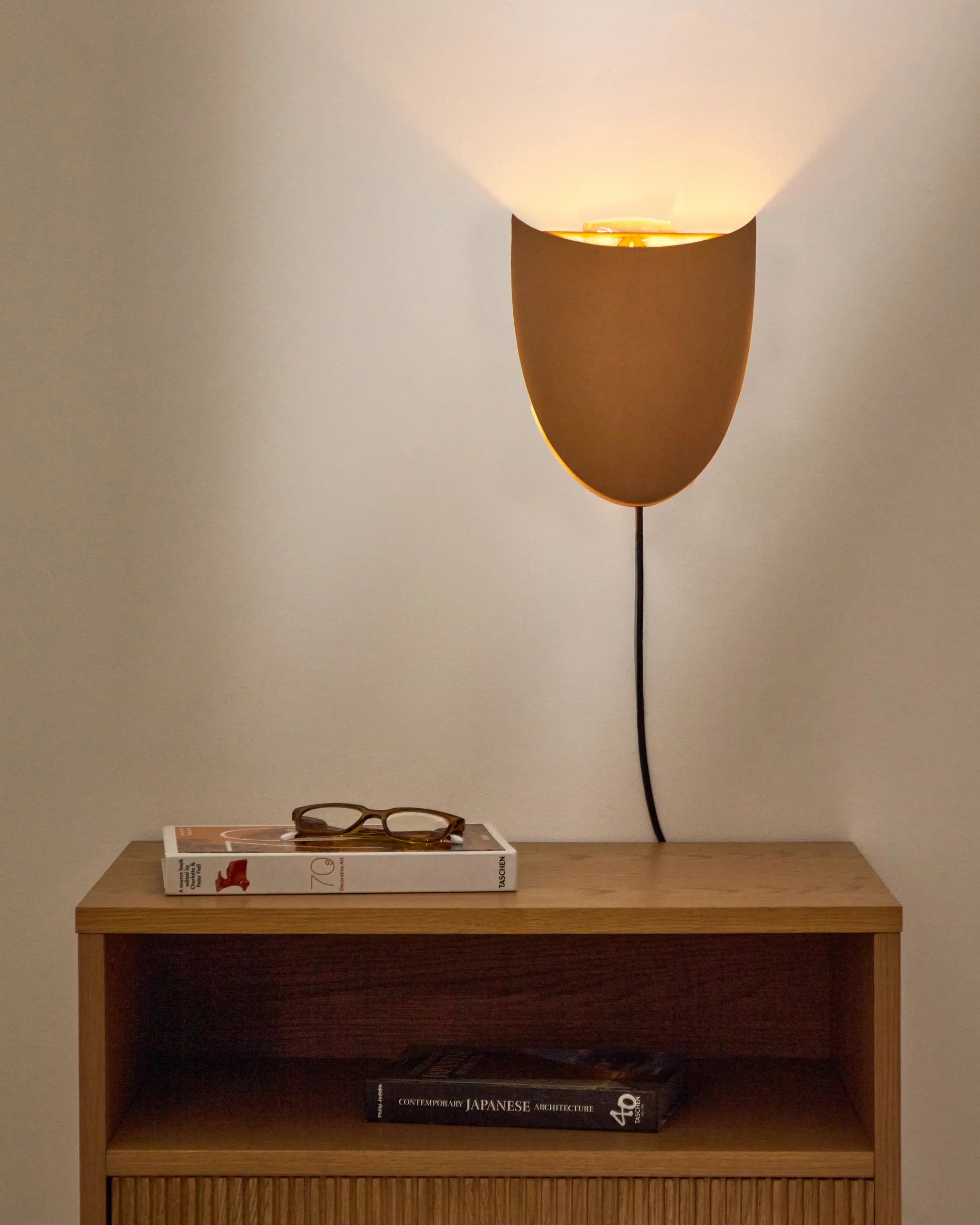 Nibla wall-mounted light fixture in terracotta-effect metal