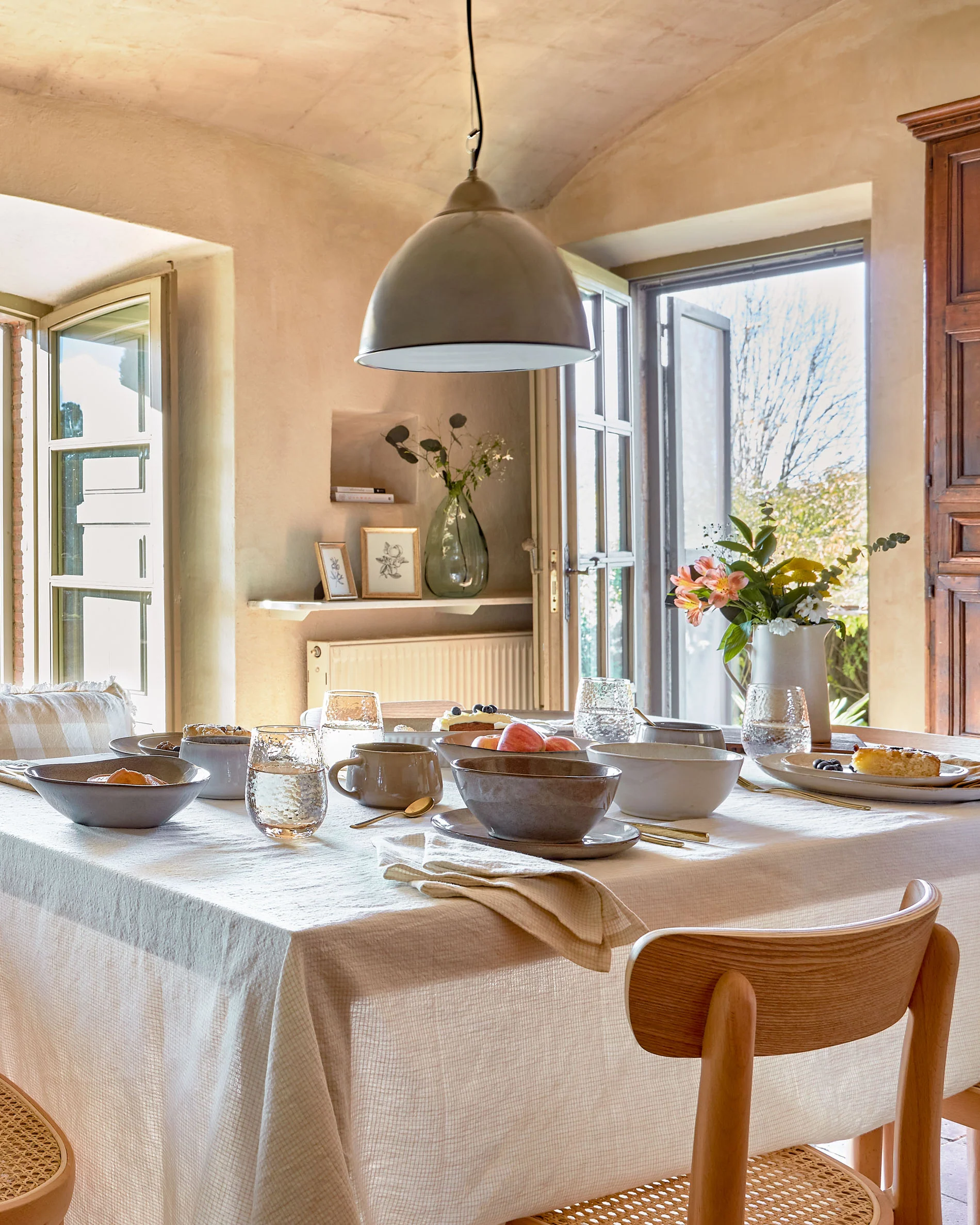 Neus ceiling lamp in metal with a grey finish