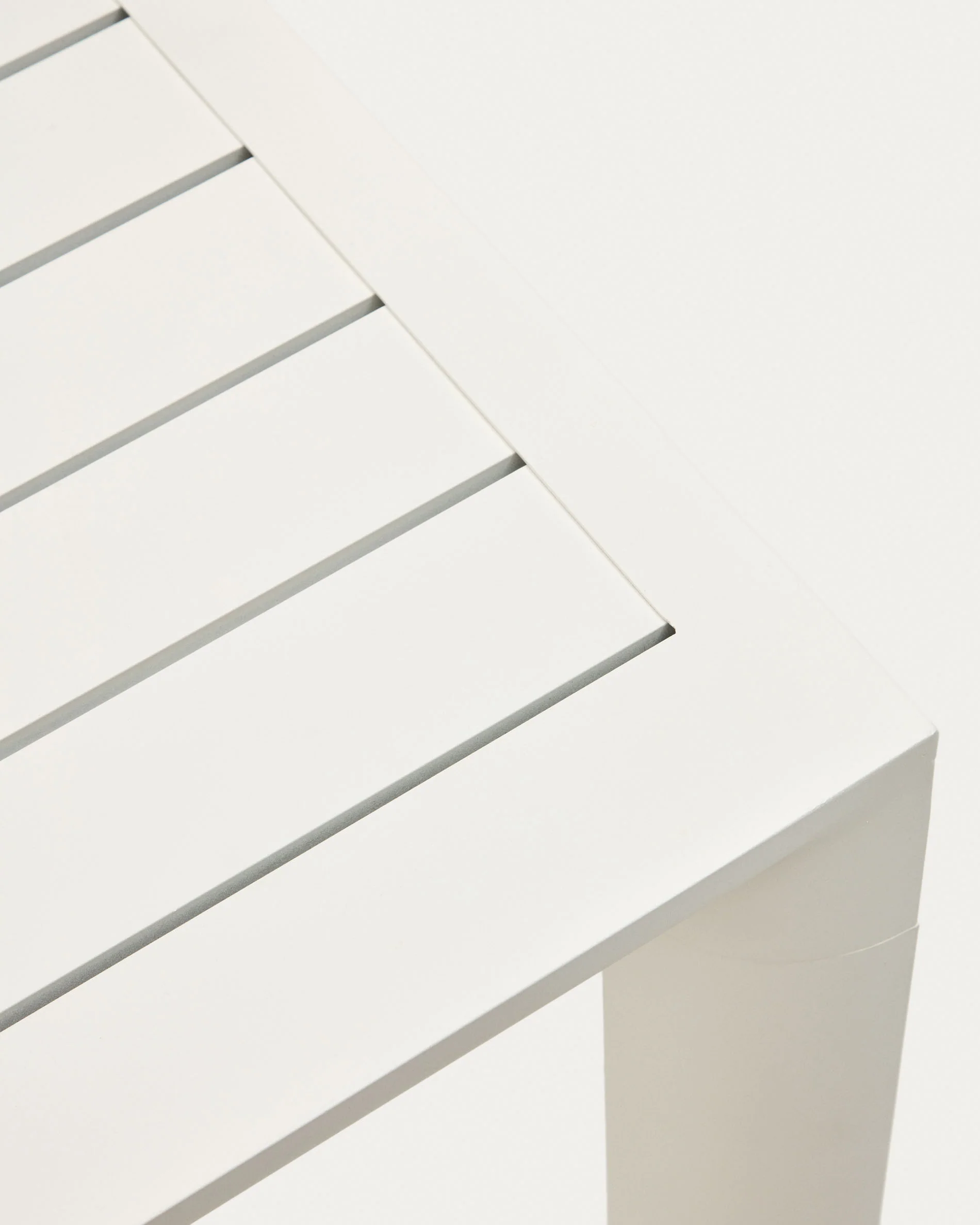Culip aluminium outdoor table in powder coated white finish, 220 x 100 cm