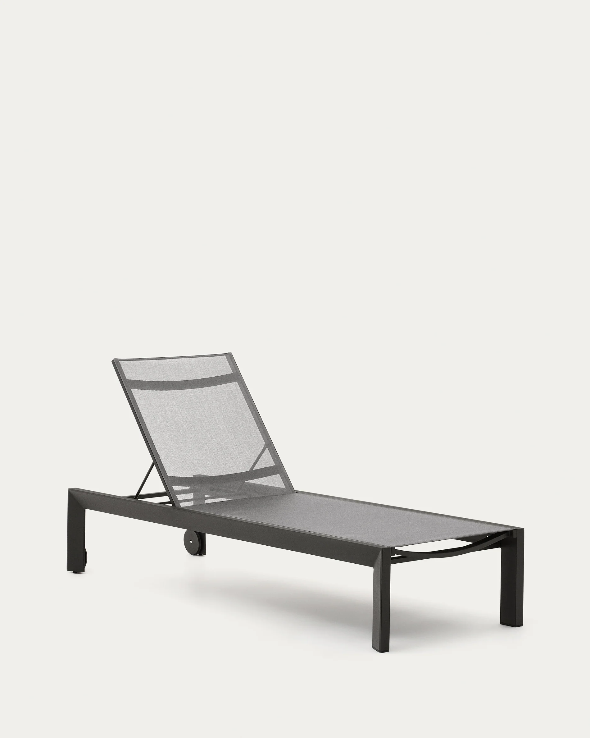 Canutells aluminum sun lounger with dark grey finish