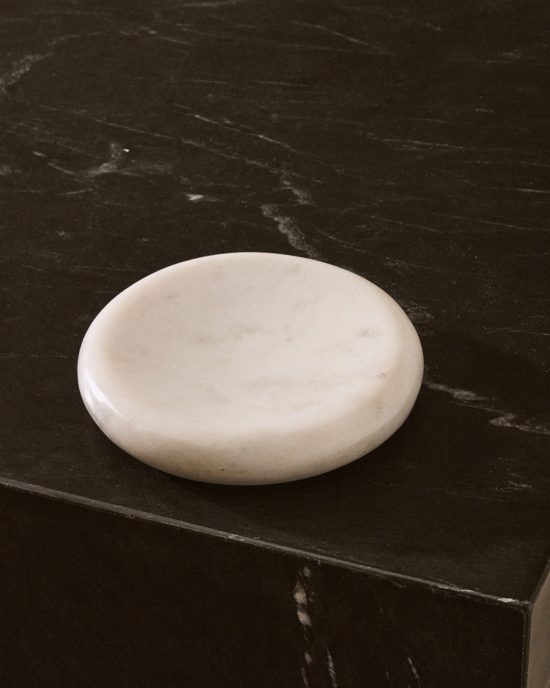Obena tray in white marble Ø 15 cm