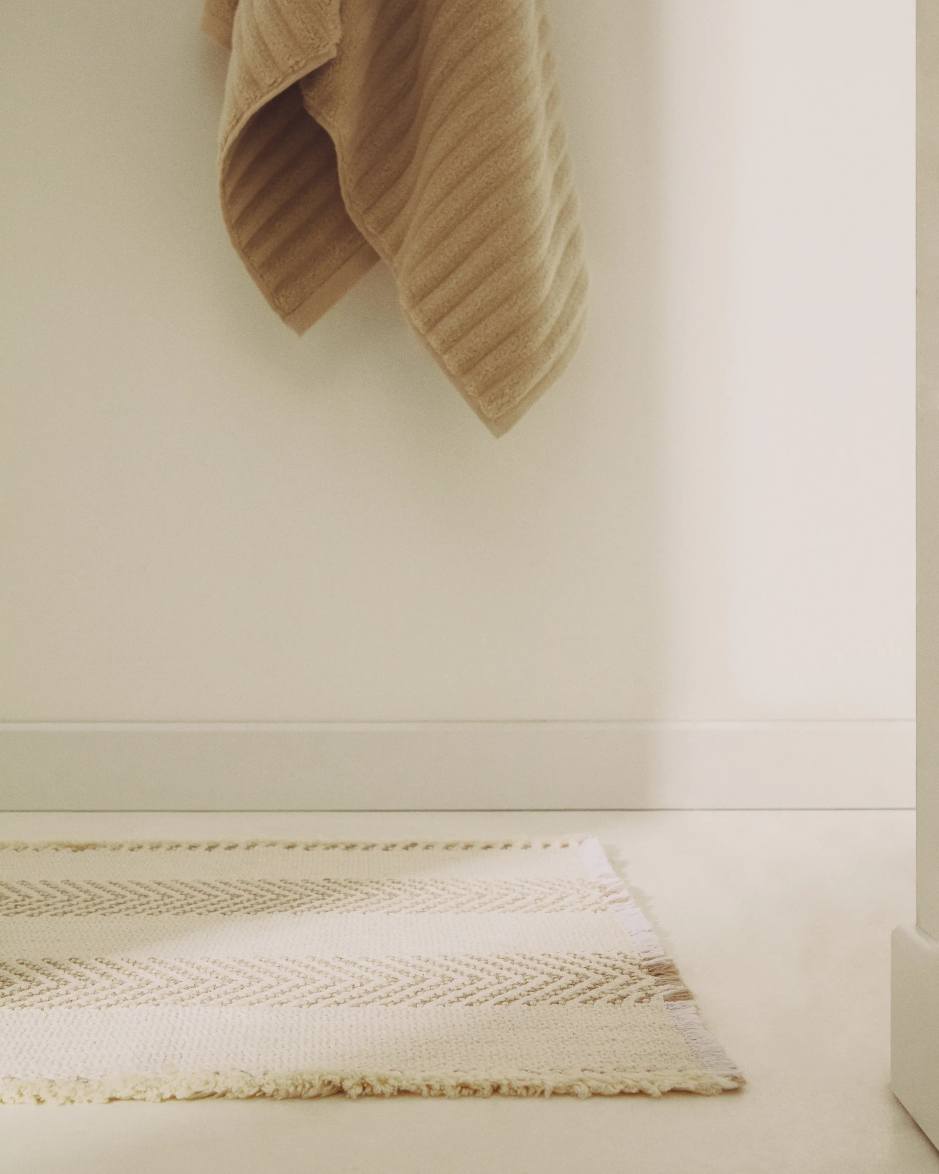 Bina bathmat in 100% cotton structured ecru jacquard 50 x 70 cm