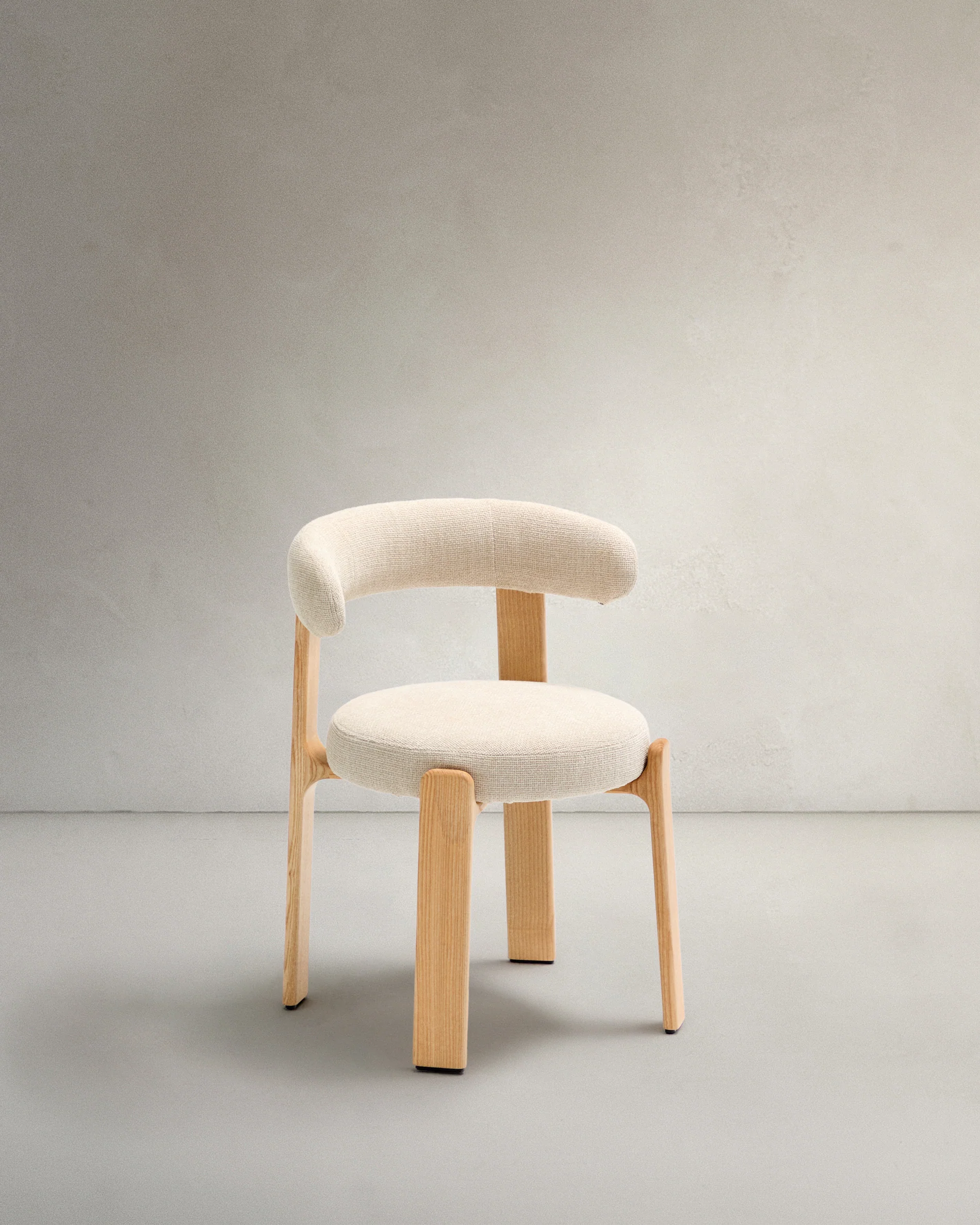 Granite chair in beige chenille and with solid ash wood in a natural tone finish FSC 100%