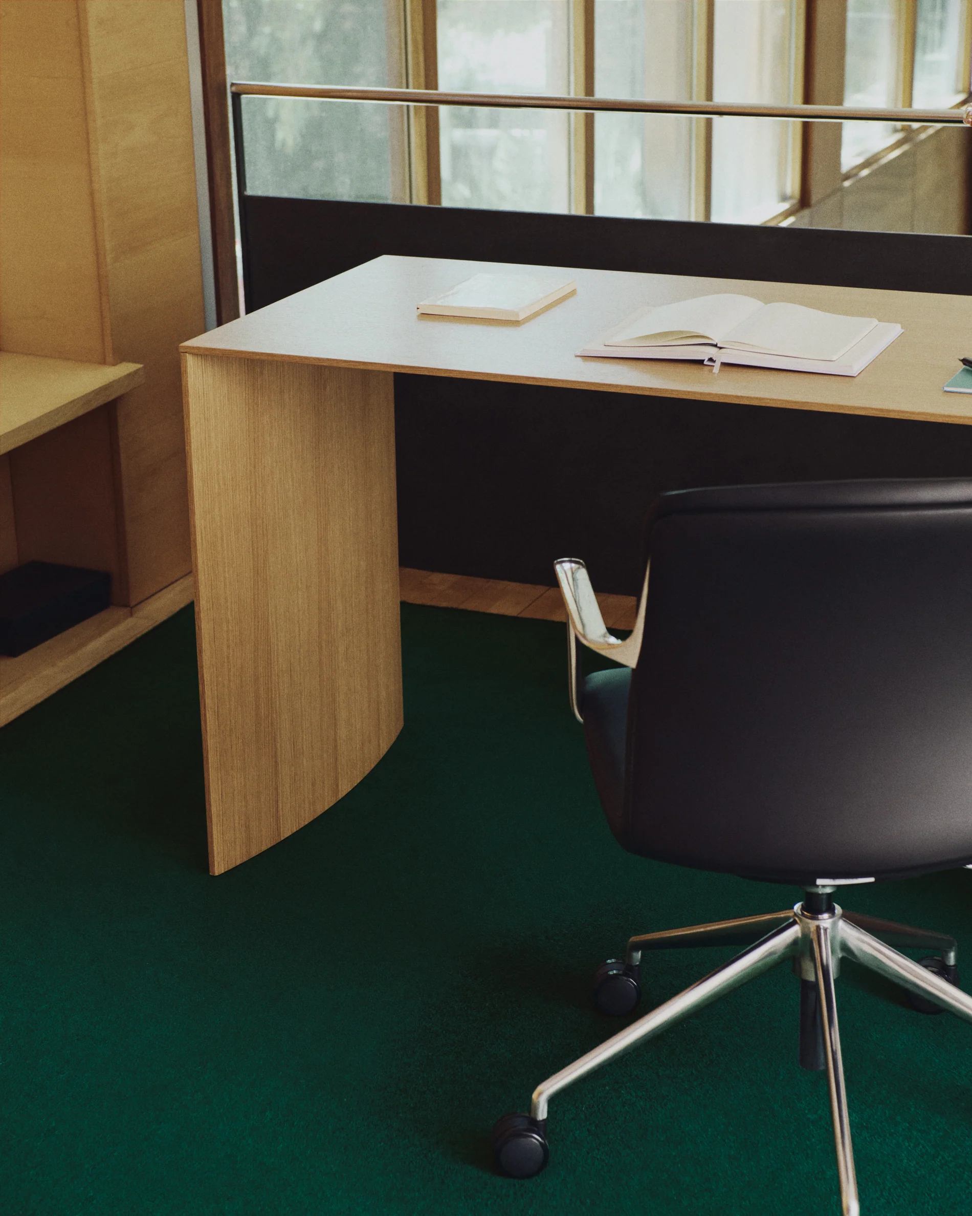 Litto work desk in oak veneer FSC Mix Credit 140 x 60 cm