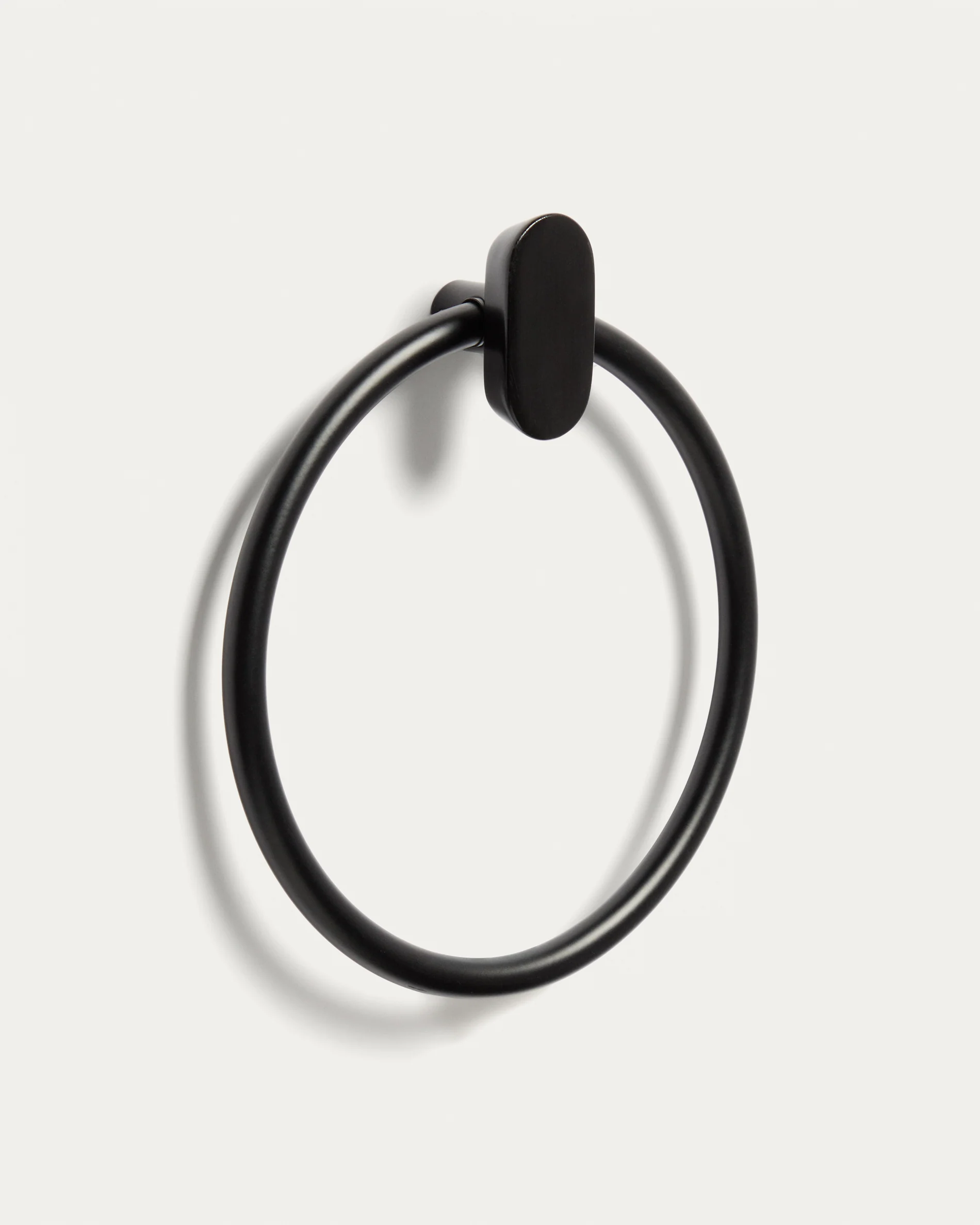 Black metal Arely towel ring