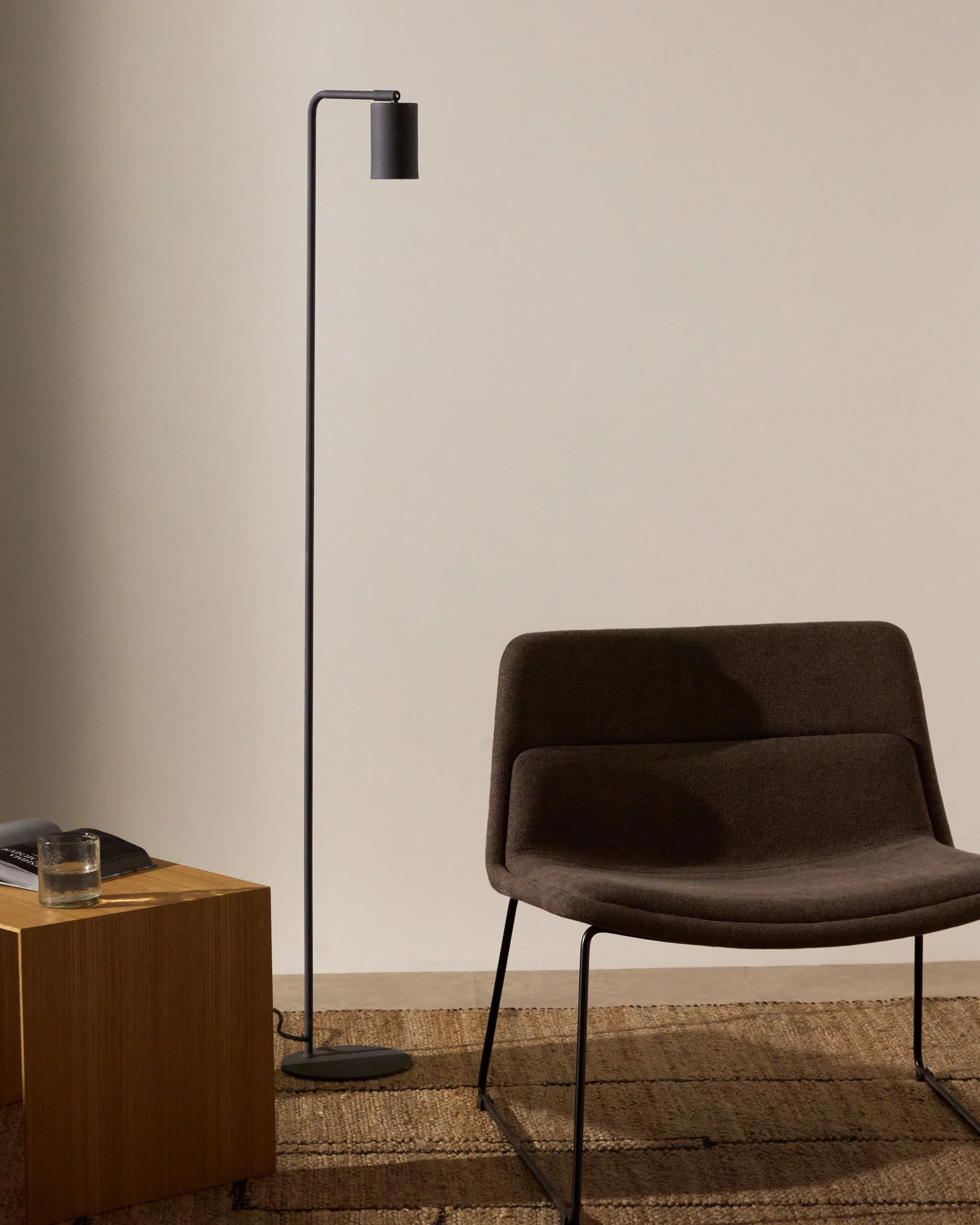 Manie metal floor lamp with black cast-iron-effect finish