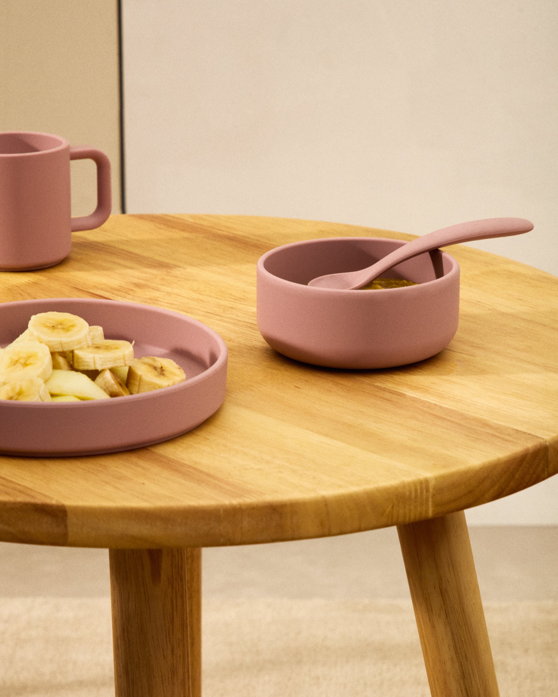 Lili plate and bowl set in pink silicone
