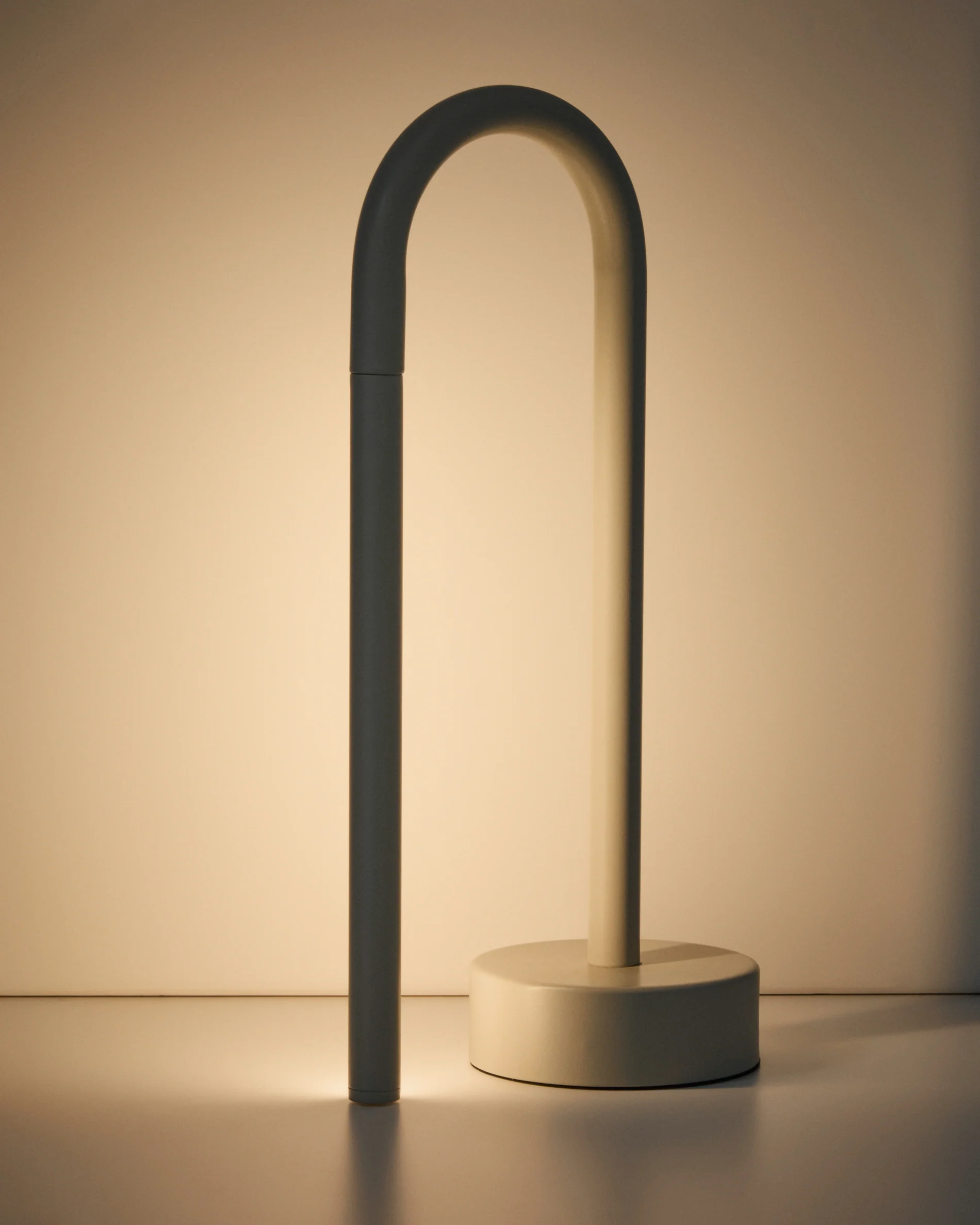 Bow grey aluminium portable table lamp