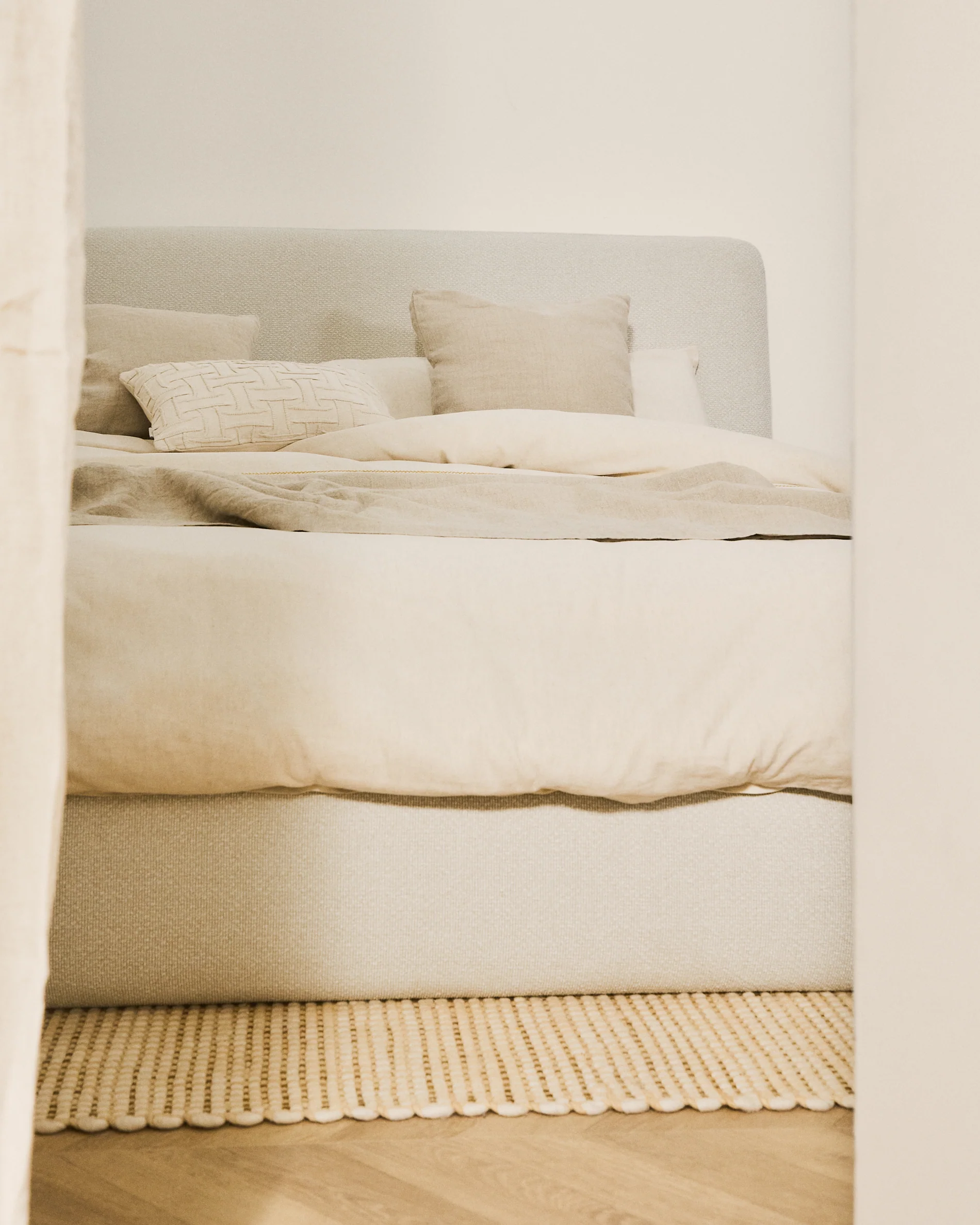 Martina bed with removable cover in ecru chenille for mattress 180 x 200cm