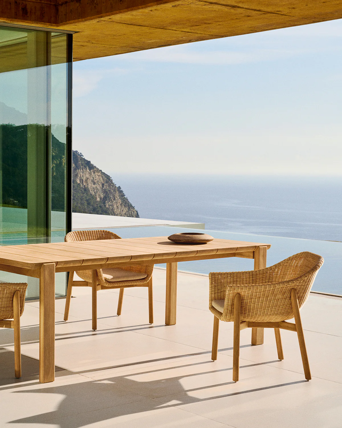 Icaro table made from solid teak wood,  220 x 102 cm, FSC 100%