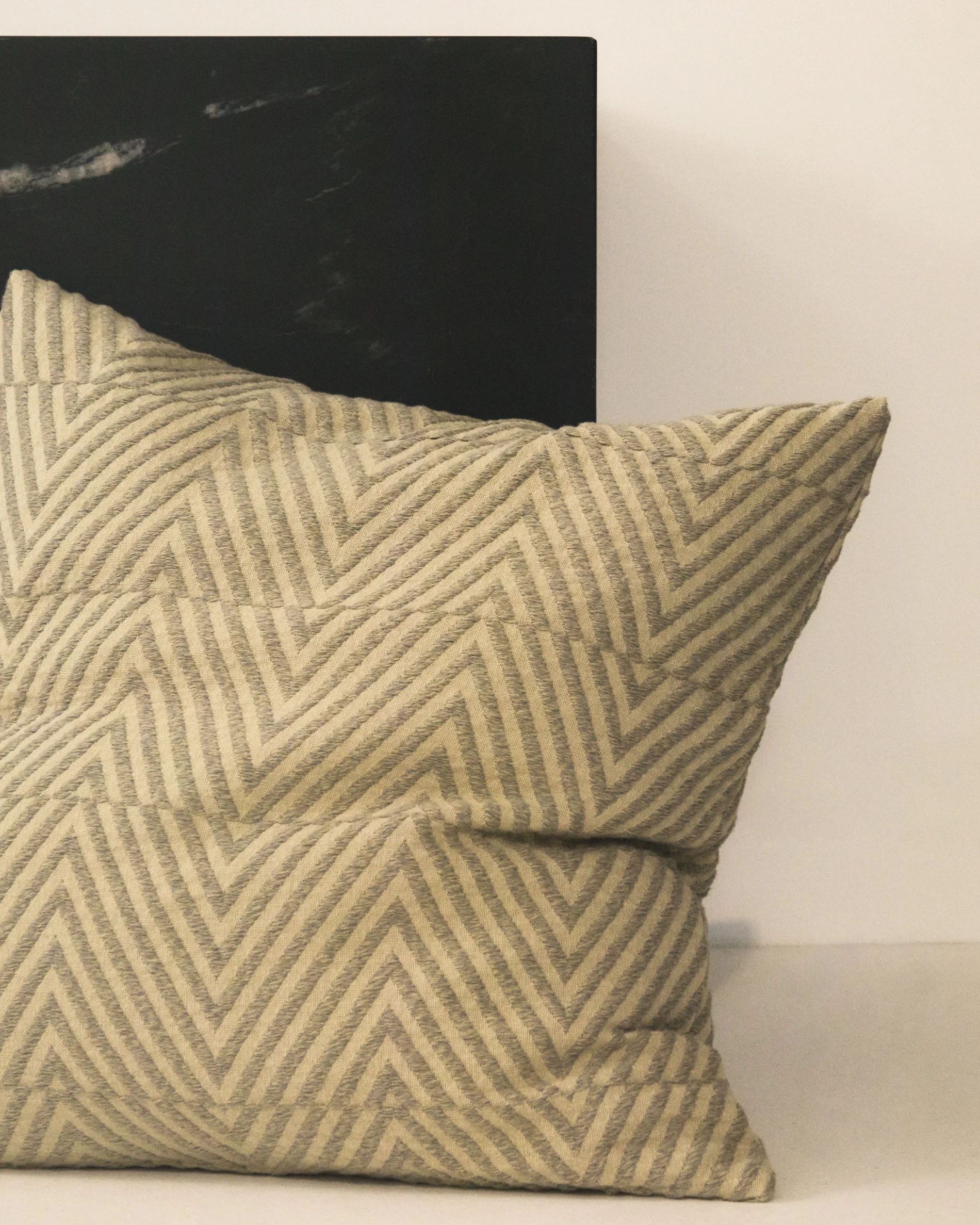 Lunver cushion cover in natural chevron jacquard 50 x 50 cm