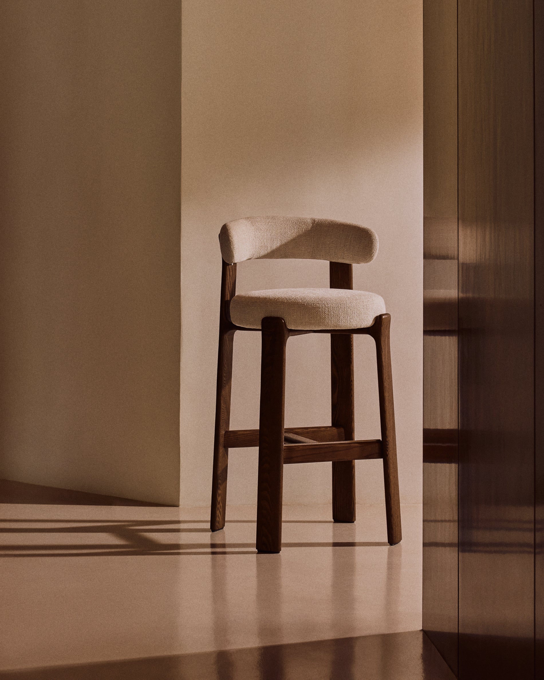 Granite stool in beige chenille and solid ash wood with walnut-coloured finish FSC 100% 75cm