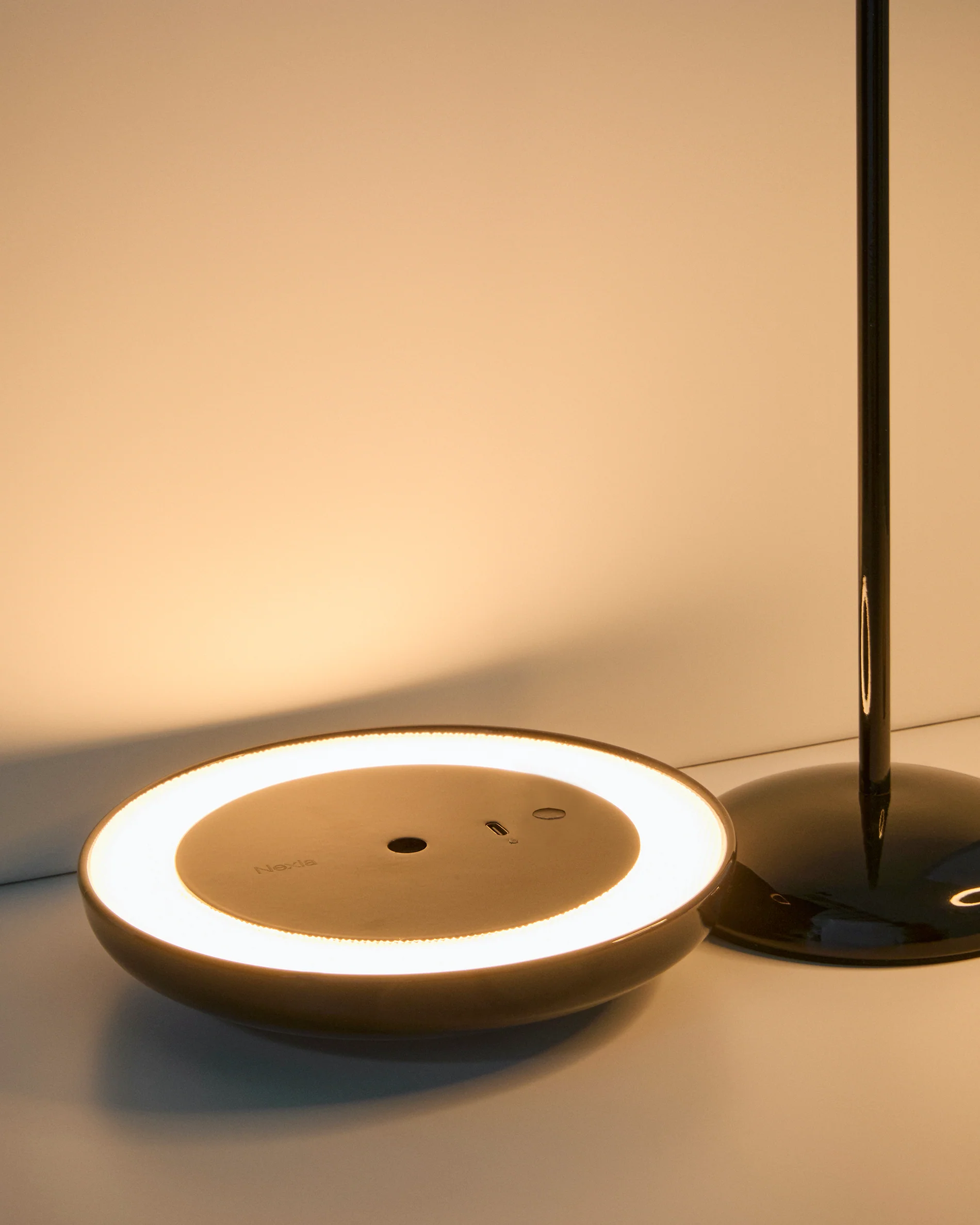 Porte black aluminium portable table lamp