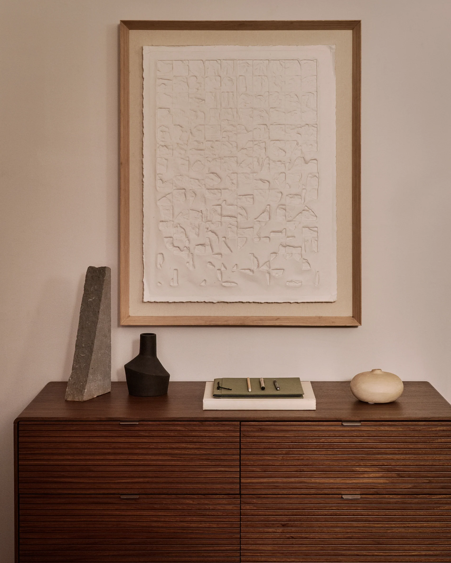 Annia white, papier mâché picture, 90 x 70 cm