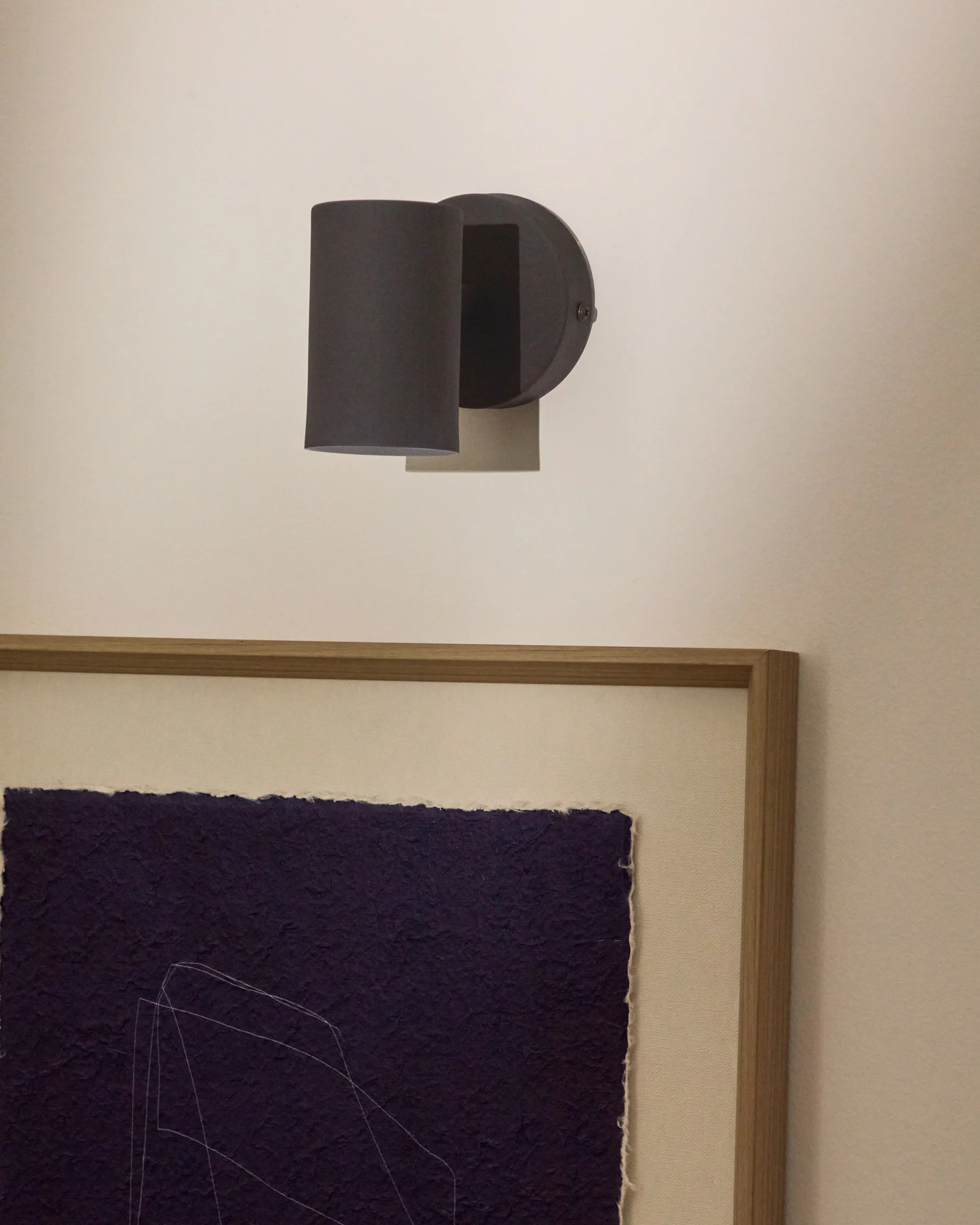 Manie metal wall-mounted light fixture with black cast-iron-effect finish