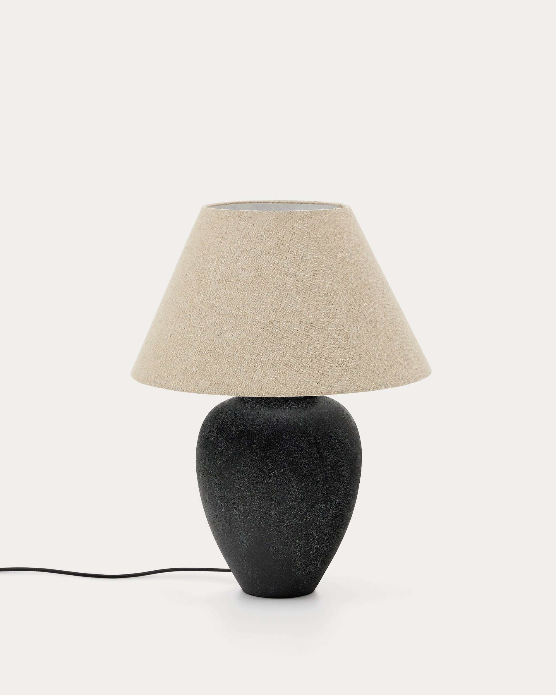 Mercadal ceramic table lamp in a black finish